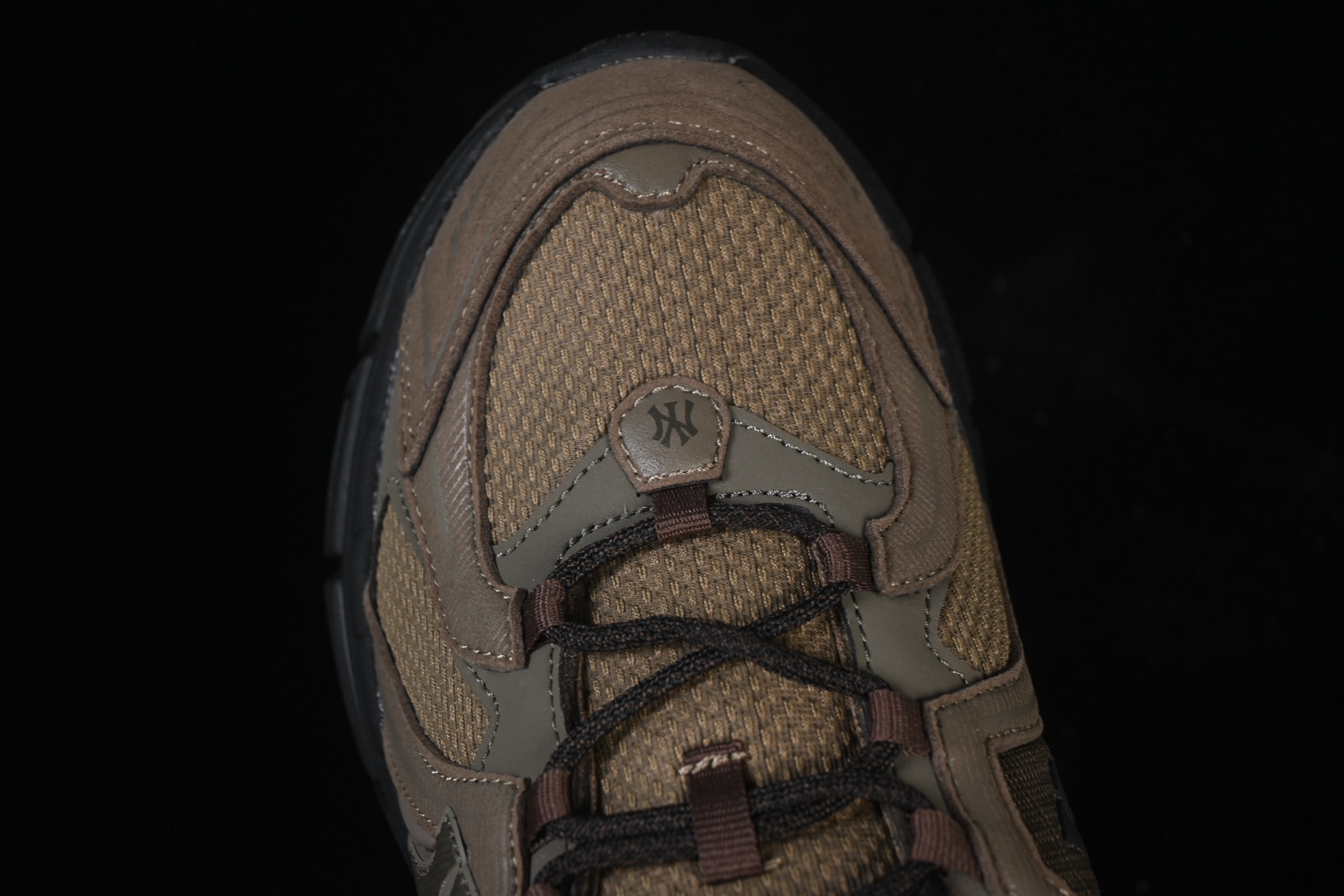 💰240纯原
NY MLB Trophy Runner 纽约洋基队魔术贴 轻量增高厚底休闲运动鞋 3ARNR025N50BRS
尺码：35 36 36.5 37.5 38 38.5 39 40 40.5 41 42 42.5 43 44 45 FYC3