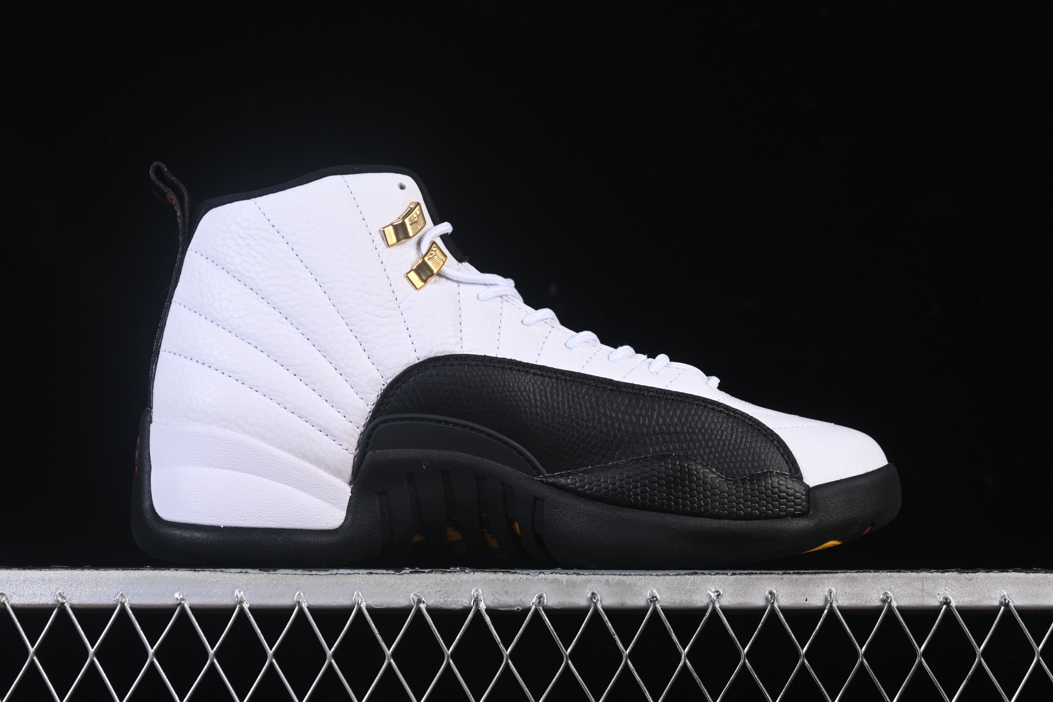 💰520外贸版 Air Jordan 12 Retro "Taxi" AJ12 乔12元年复刻 金扣 CT8013-117
#大厂出品 原楦原纸板 客供原厂材料开发 极致一眼正品既视感 细节如图所示
尺码：40 40.5 41 42 42.5 43 44 44.5 45 45.5 46 47.5 48.5 P.F6