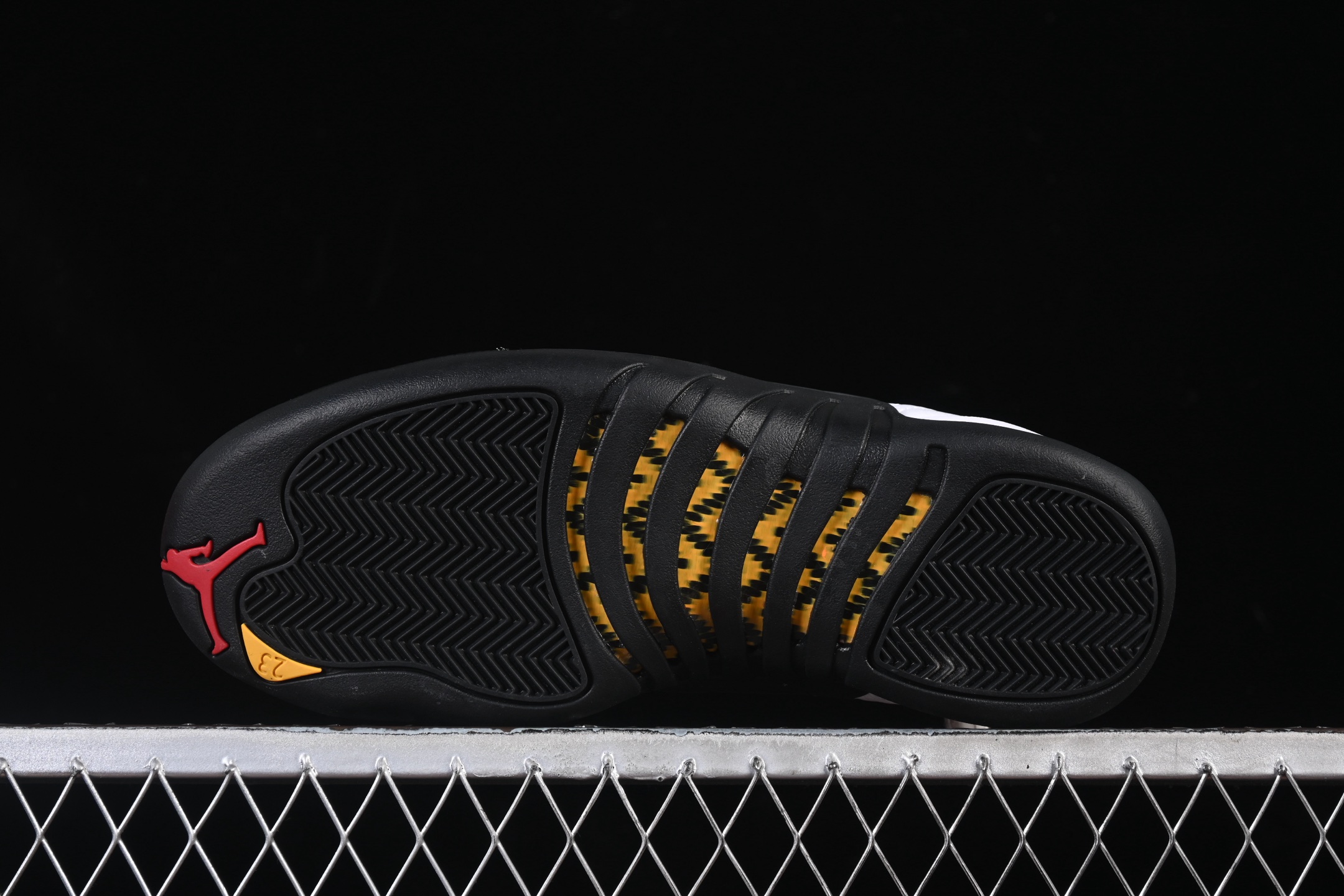 💰520外贸版 Air Jordan 12 Retro "Taxi" AJ12 乔12元年复刻 金扣 CT8013-117
#大厂出品 原楦原纸板 客供原厂材料开发 极致一眼正品既视感 细节如图所示
尺码：40 40.5 41 42 42.5 43 44 44.5 45 45.5 46 47.5 48.5 P.F6