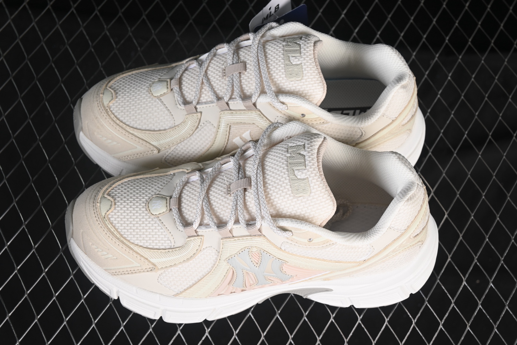 💰240纯原
 NY MLB Trophy Runner 纽约洋基队魔术贴 轻量增高厚底休闲运动鞋 3ARNR025N50BGS
尺码：35 36 36.5 37.5 38 38.5 39 40 40.5 41 42 42.5 43 44 45 N.C3