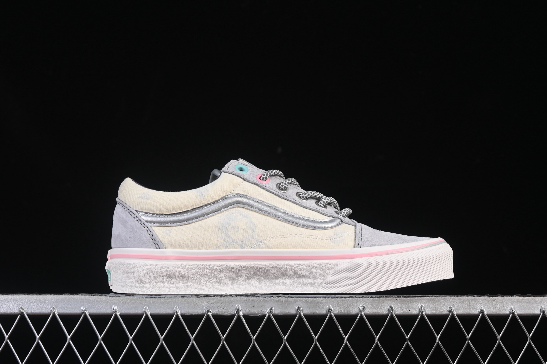 💰150纯原
Vans Old Skool 小香风 低帮休闲板鞋 VN000D3HY28
#工艺：硫化1:1（重量1:1、真标、原钢印、材质标、鞋型标、合格证）
尺码：35 36 36.5 37 38 38.5 39 40 40.5 41 42 42.5 43 44 M.C3