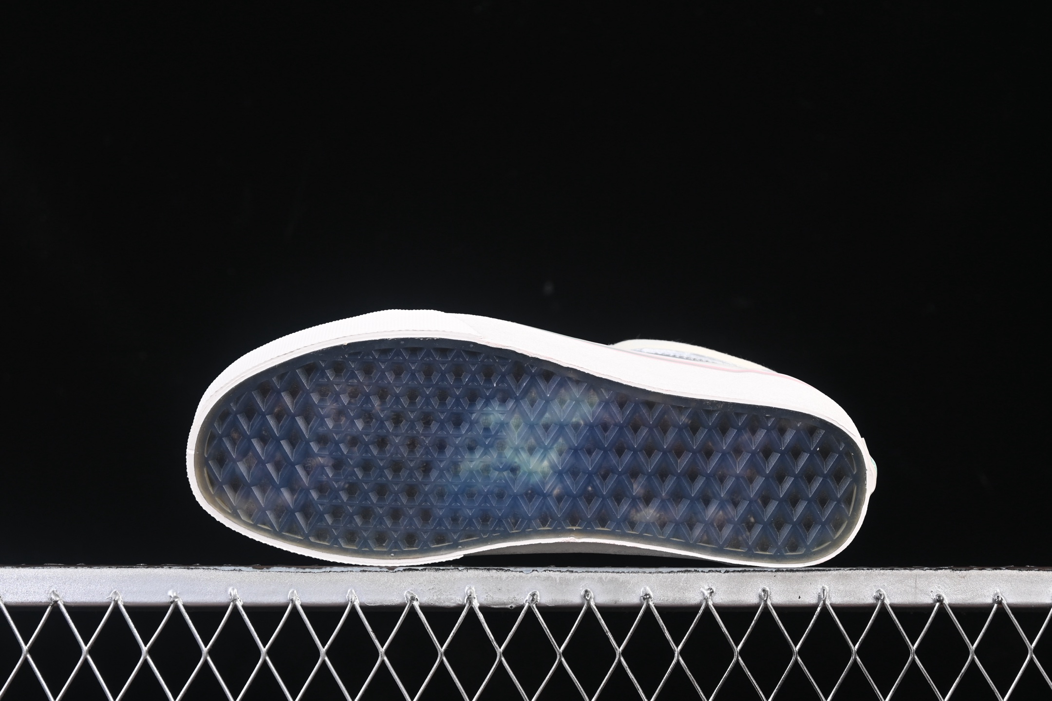 💰150纯原
Vans Old Skool 小香风 低帮休闲板鞋 VN000D3HY28
#工艺：硫化1:1（重量1:1、真标、原钢印、材质标、鞋型标、合格证）
尺码：35 36 36.5 37 38 38.5 39 40 40.5 41 42 42.5 43 44 M.C3