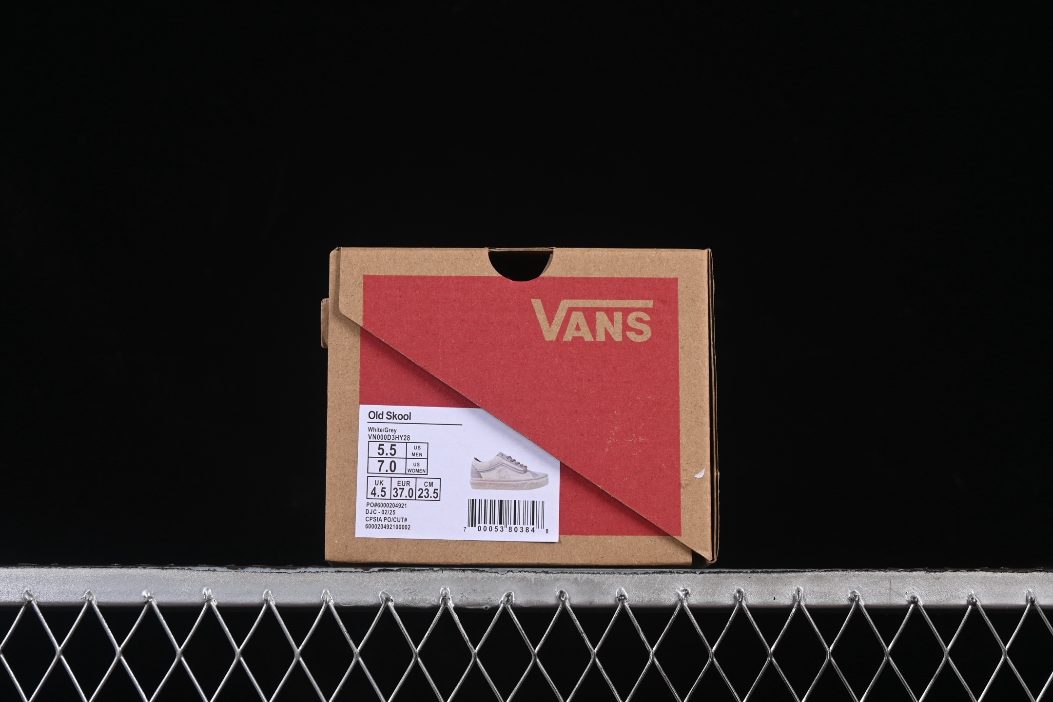 💰150纯原
Vans Old Skool 小香风 低帮休闲板鞋 VN000D3HY28
#工艺：硫化1:1（重量1:1、真标、原钢印、材质标、鞋型标、合格证）
尺码：35 36 36.5 37 38 38.5 39 40 40.5 41 42 42.5 43 44 M.C3