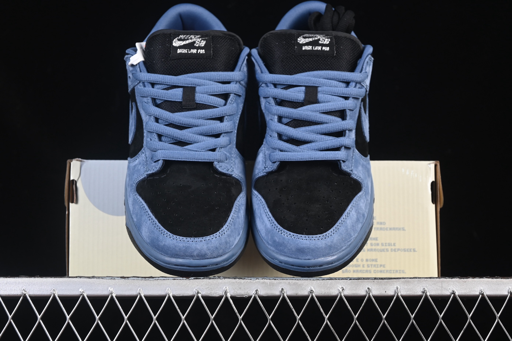 💰260公司级💰360纯原
 Supreme x Nike Dunk SB Dunk Low 联名黑蓝 低帮休闲滑板鞋 HQ8487-400
尺码：35.5 36 36.5 37.5 38 38.5 39 40 40.5 41 42 42.5 43 44 44.5 45 46 47.5 N.D4