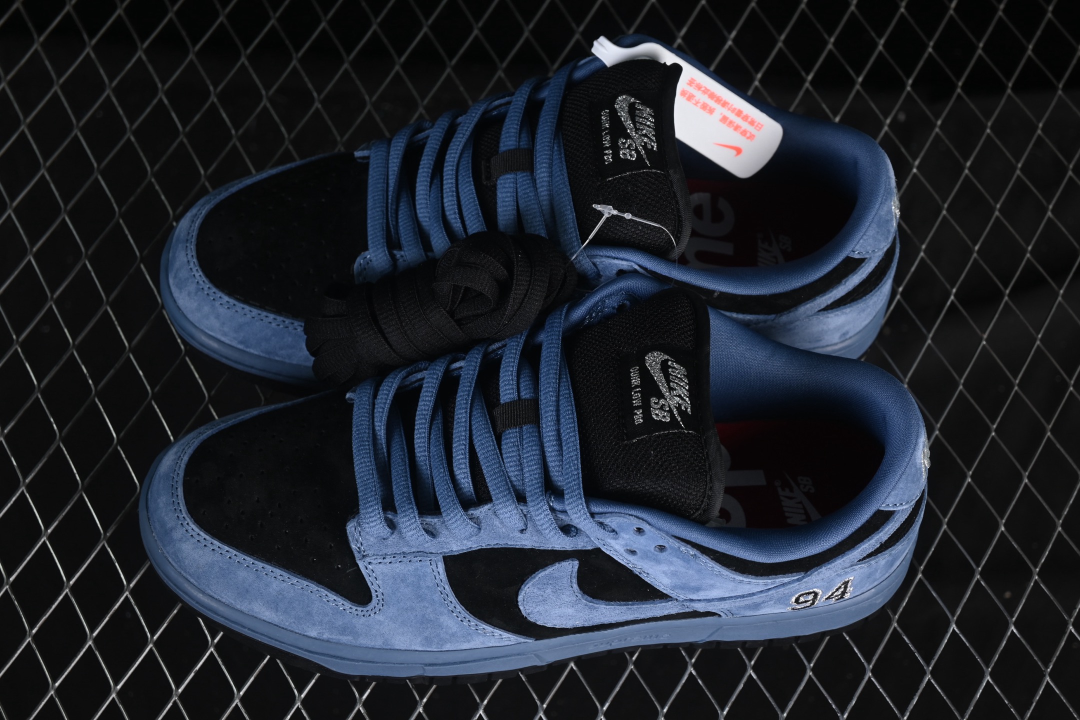 💰260公司级💰360纯原
 Supreme x Nike Dunk SB Dunk Low 联名黑蓝 低帮休闲滑板鞋 HQ8487-400
尺码：35.5 36 36.5 37.5 38 38.5 39 40 40.5 41 42 42.5 43 44 44.5 45 46 47.5 N.D4