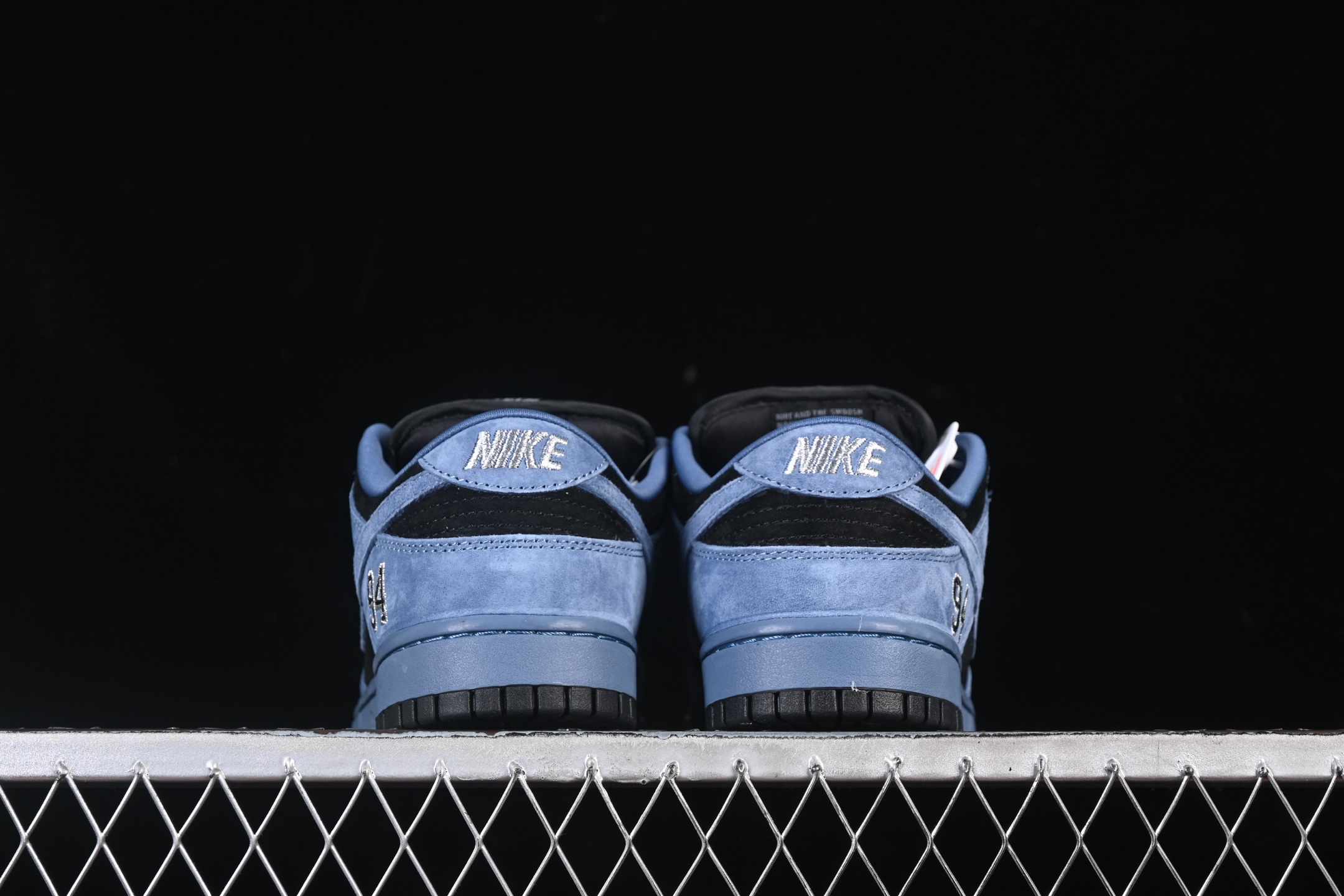 💰260公司级💰360纯原
 Supreme x Nike Dunk SB Dunk Low 联名黑蓝 低帮休闲滑板鞋 HQ8487-400
尺码：35.5 36 36.5 37.5 38 38.5 39 40 40.5 41 42 42.5 43 44 44.5 45 46 47.5 N.D4