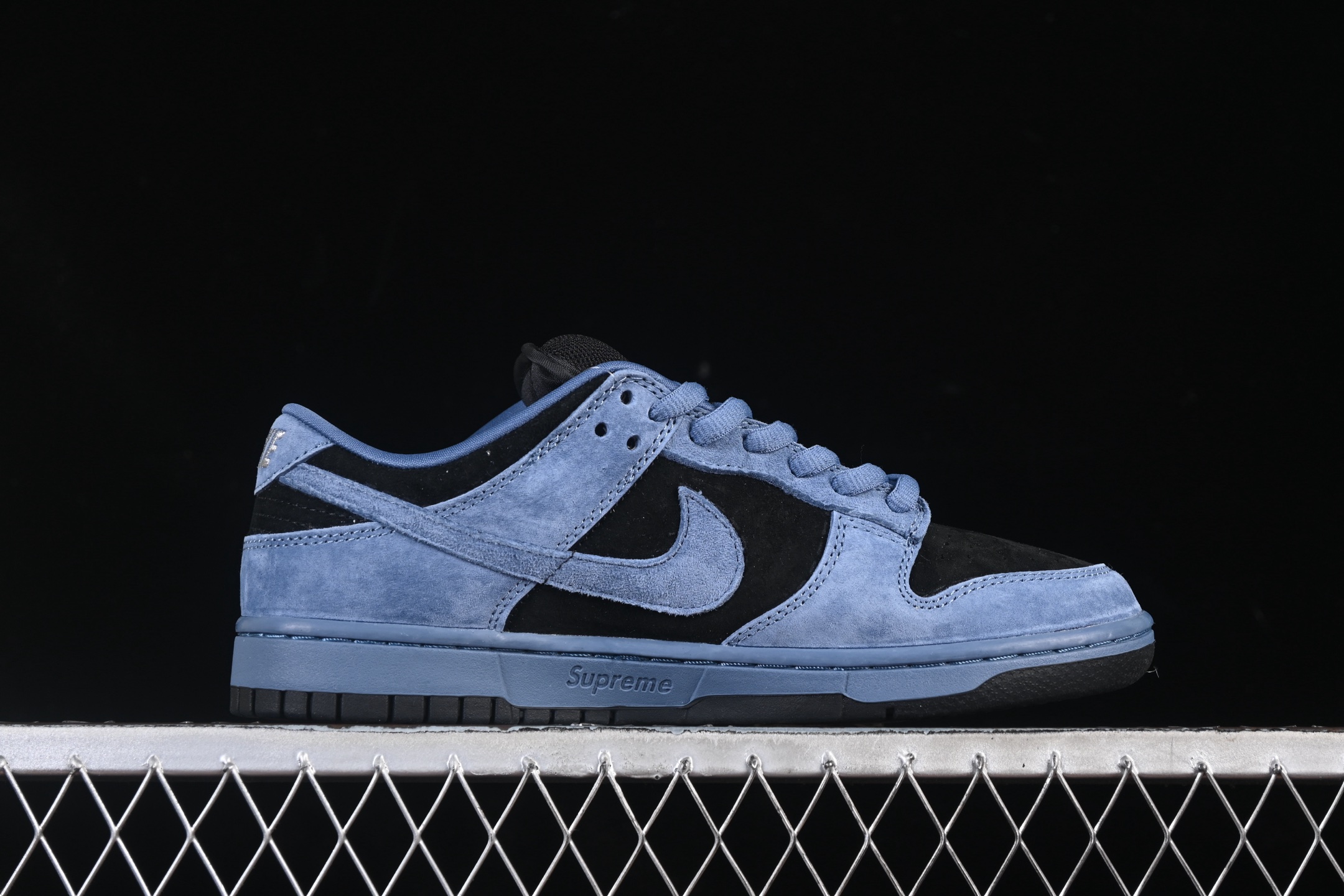 💰260公司级💰360纯原
 Supreme x Nike Dunk SB Dunk Low 联名黑蓝 低帮休闲滑板鞋 HQ8487-400
尺码：35.5 36 36.5 37.5 38 38.5 39 40 40.5 41 42 42.5 43 44 44.5 45 46 47.5 N.D4