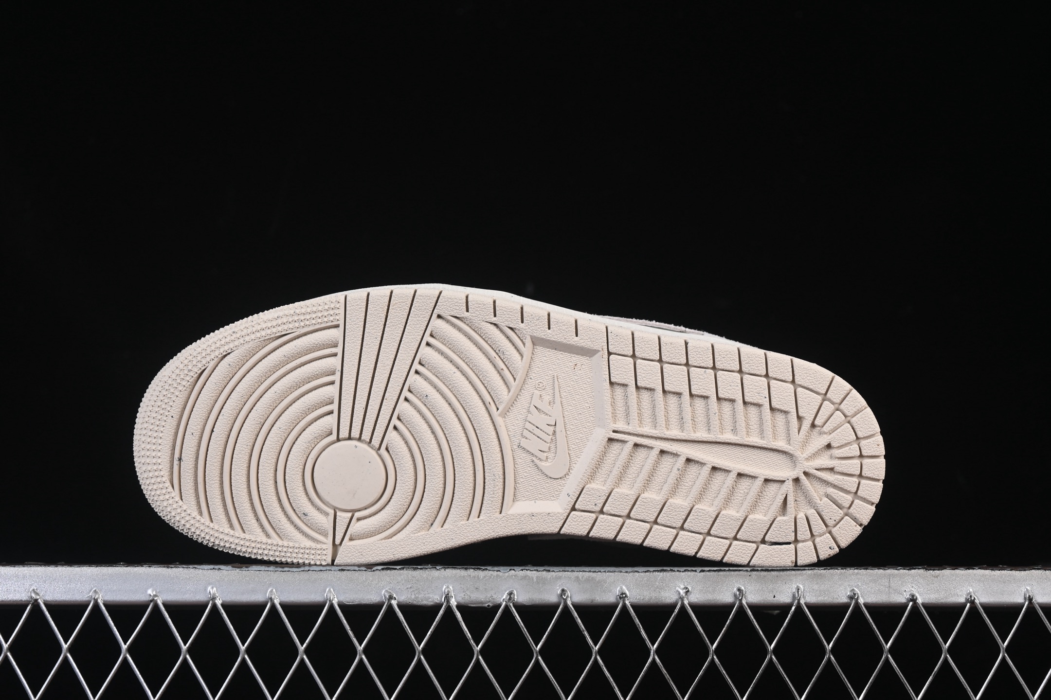 💰240纯原 💰280顶级
Air Jordan 1 Low AJ1 乔1米绿色 低帮文化休闲板鞋 HV4089-201
#市售最高品质 原鞋开发 大厂代工流水线打造 公司货既视感 细节随意对比
尺码：40 40.5 41 42 42.5 43 44 44.5 45 46 H8D4