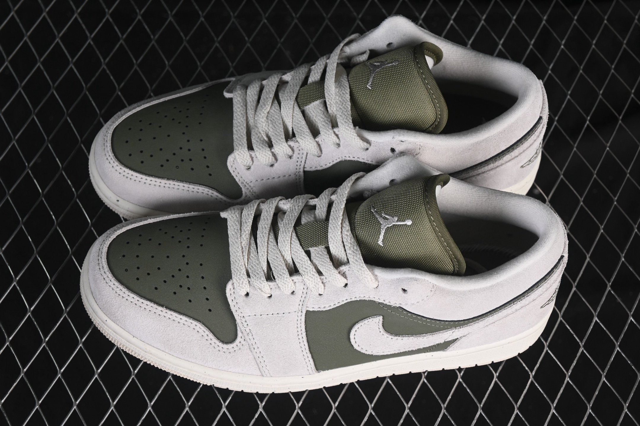 💰240纯原 💰280顶级
Air Jordan 1 Low AJ1 乔1米绿色 低帮文化休闲板鞋 HV4089-201
#市售最高品质 原鞋开发 大厂代工流水线打造 公司货既视感 细节随意对比
尺码：40 40.5 41 42 42.5 43 44 44.5 45 46 H8D4