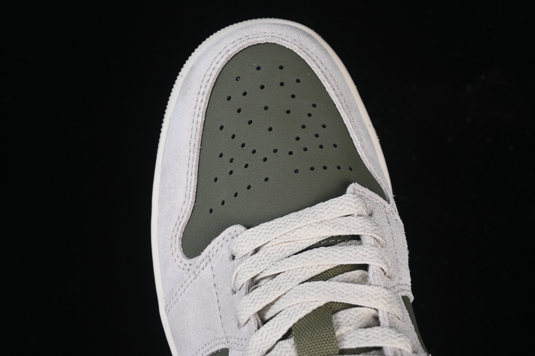 💰240纯原 💰280顶级
Air Jordan 1 Low AJ1 乔1米绿色 低帮文化休闲板鞋 HV4089-201
#市售最高品质 原鞋开发 大厂代工流水线打造 公司货既视感 细节随意对比
尺码：40 40.5 41 42 42.5 43 44 44.5 45 46 H8D4