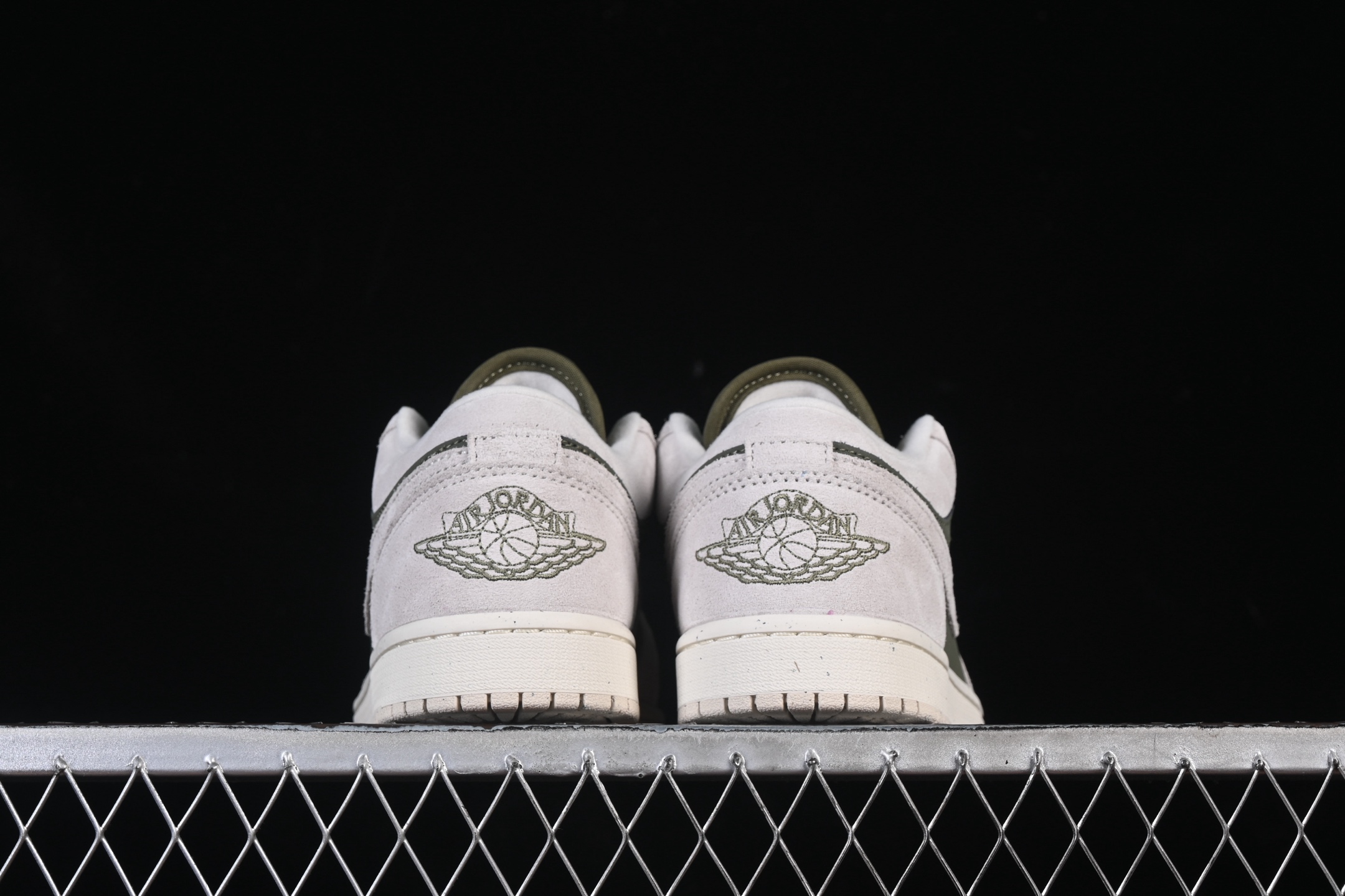 💰240纯原 💰280顶级
Air Jordan 1 Low AJ1 乔1米绿色 低帮文化休闲板鞋 HV4089-201
#市售最高品质 原鞋开发 大厂代工流水线打造 公司货既视感 细节随意对比
尺码：40 40.5 41 42 42.5 43 44 44.5 45 46 H8D4