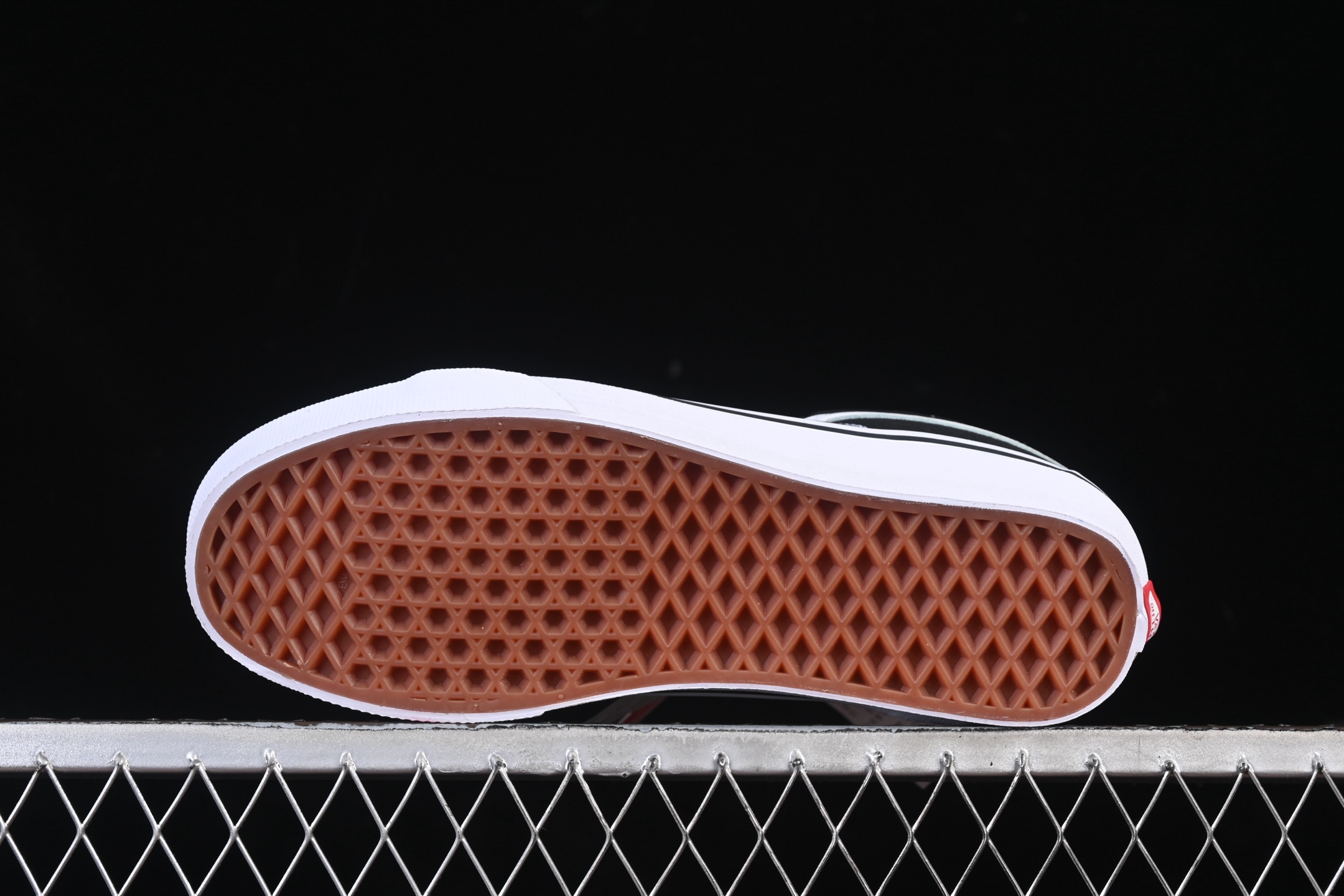 💰150纯原
 Vans Sk8-Mid 万斯中邦休闲滑板鞋 VN0A4UWIVNE
#工艺：硫化1:1（重量1:1、真标、原钢印、材质标、鞋型标、合格证）
尺码：35 36 36.5 37 38 38.5 39 40 40.5 41 42 42.5 43 44 M.C3