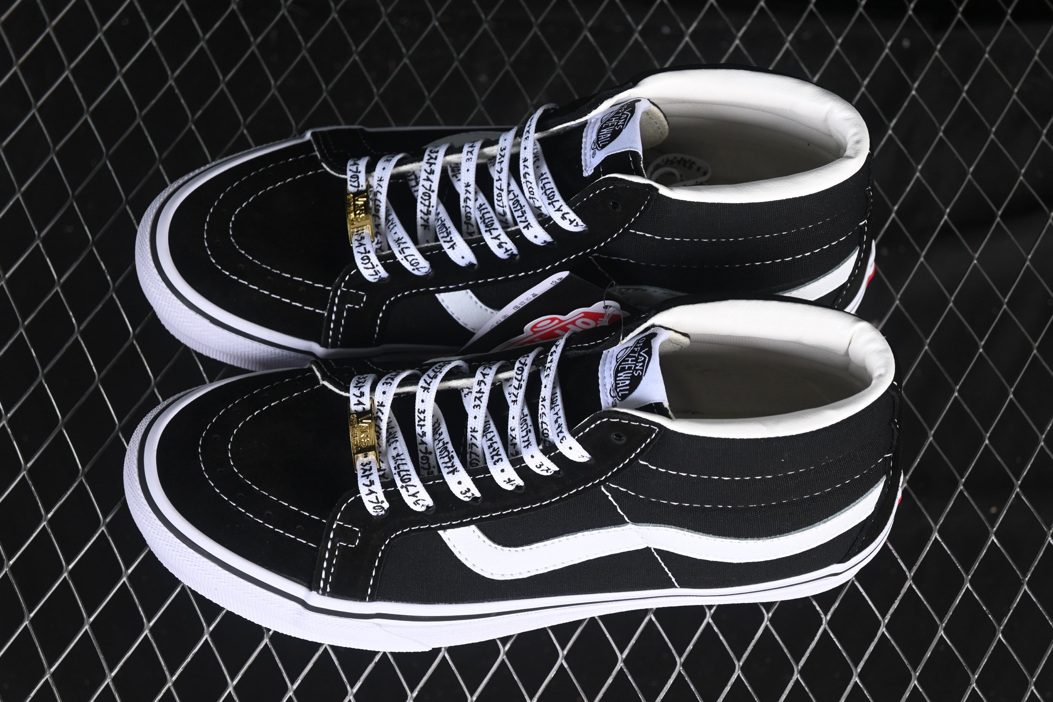 💰150纯原
 Vans Sk8-Mid 万斯中邦休闲滑板鞋 VN0A4UWIVNE
#工艺：硫化1:1（重量1:1、真标、原钢印、材质标、鞋型标、合格证）
尺码：35 36 36.5 37 38 38.5 39 40 40.5 41 42 42.5 43 44 M.C3