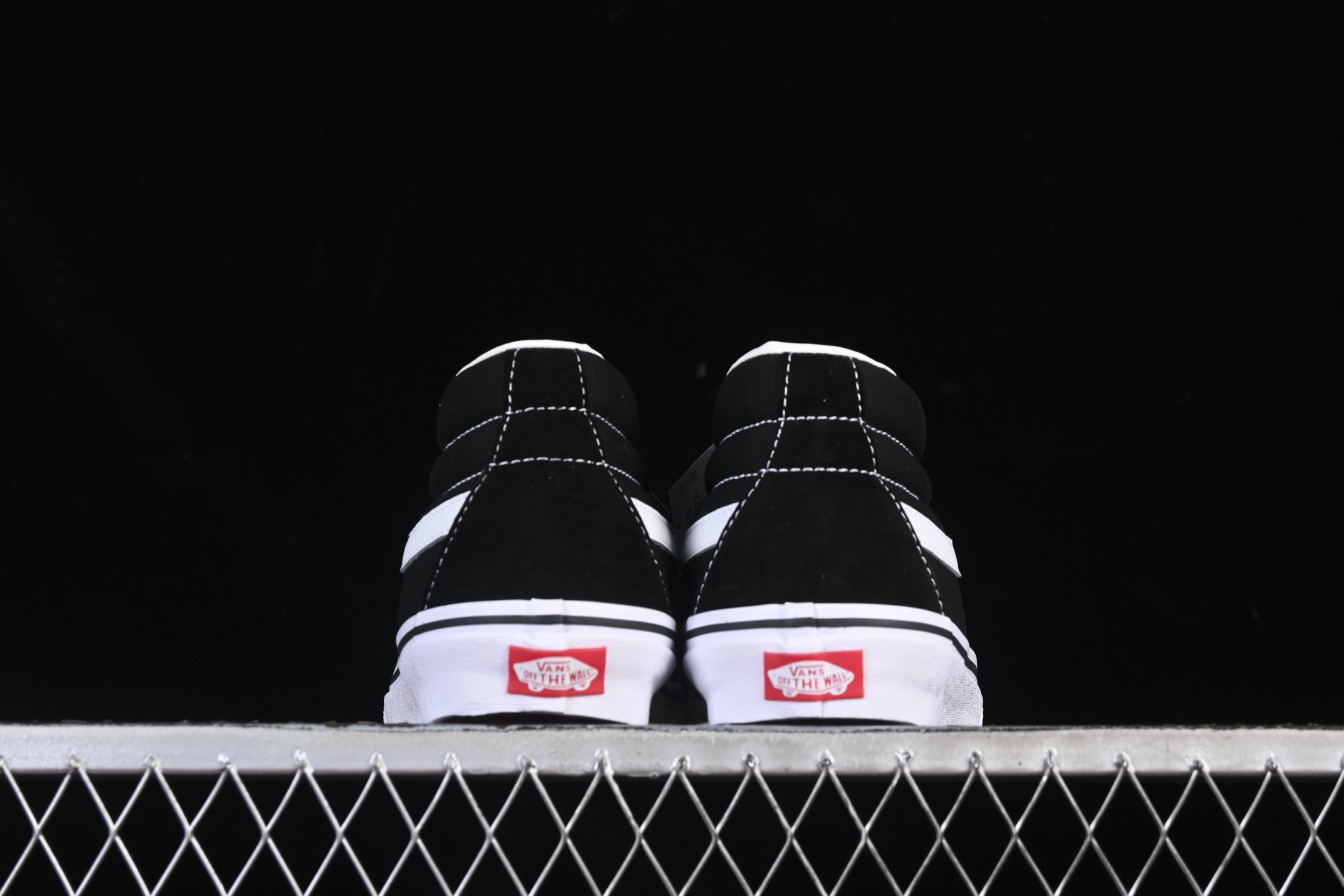 💰150纯原
 Vans Sk8-Mid 万斯中邦休闲滑板鞋 VN0A4UWIVNE
#工艺：硫化1:1（重量1:1、真标、原钢印、材质标、鞋型标、合格证）
尺码：35 36 36.5 37 38 38.5 39 40 40.5 41 42 42.5 43 44 M.C3