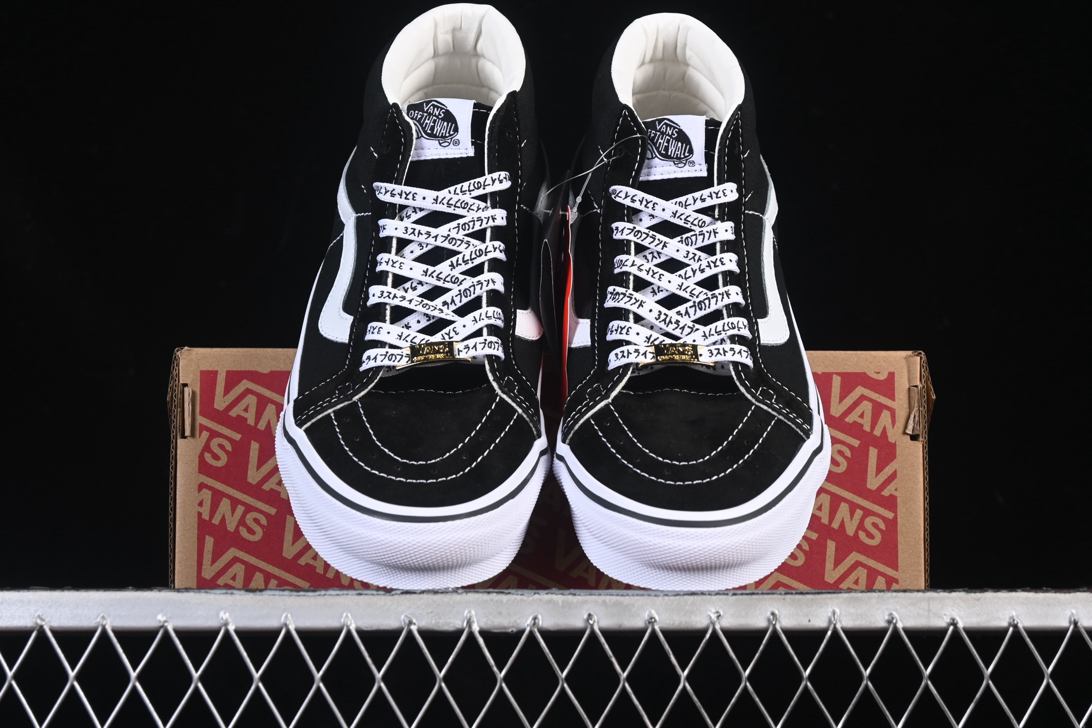 💰150纯原
 Vans Sk8-Mid 万斯中邦休闲滑板鞋 VN0A4UWIVNE
#工艺：硫化1:1（重量1:1、真标、原钢印、材质标、鞋型标、合格证）
尺码：35 36 36.5 37 38 38.5 39 40 40.5 41 42 42.5 43 44 M.C3