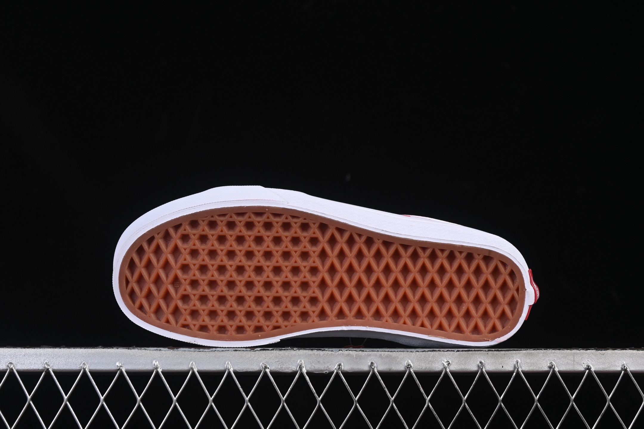 💰150纯原
 Vans Sk8-Mid 万斯中邦休闲滑板鞋 VN0A5JMFBRC
#工艺：硫化1:1（重量1:1、真标、原钢印、材质标、鞋型标、合格证）
尺码：35 36 36.5 37 38 38.5 39 40 40.5 41 42 42.5 43 44 M.C3