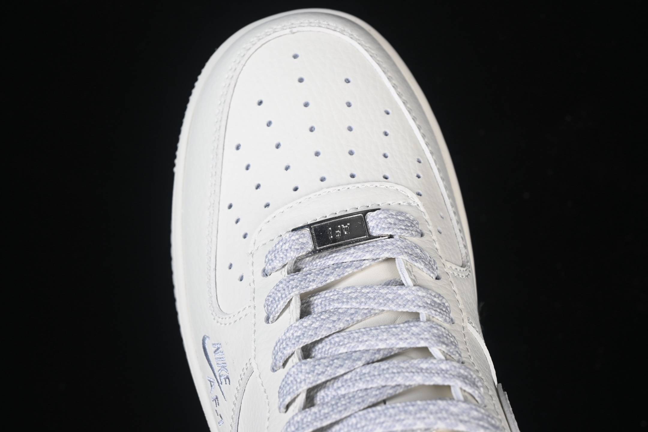 💰300纯原
Nike Air Force 1'07 Low 米白鬼脸 空军一号低帮休闲板鞋 CS5288-039
#原楦头原纸板 原装鞋盒 定制五金配件 内置全掌气垫 原厂鞋底 
尺码：36 36.5 37.5 38 38.5 39 40 40.5 41 42 42.5 43 44 44.5 45 9.D4