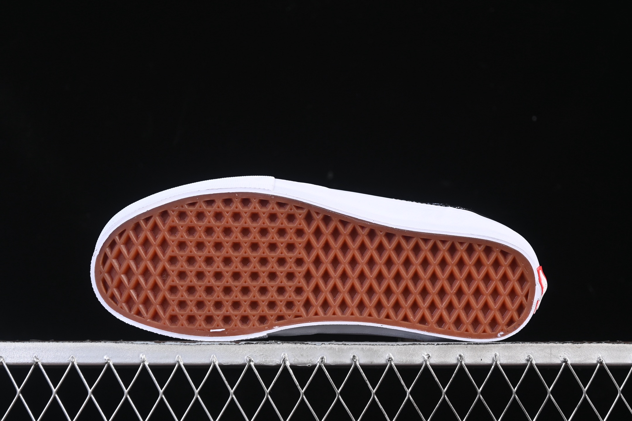 💰180纯原
 Vans Safe Brady Low 万斯高端支线 低帮复古休闲板鞋 VN000EEHBKA
#工艺：硫化1:1（重量1:1、真标、原钢印、材质标、鞋型标、合格证）
尺码：35 36 36.5 37 38 38.5 39 40 40.5 41 42 42.5 43 44 M.C3