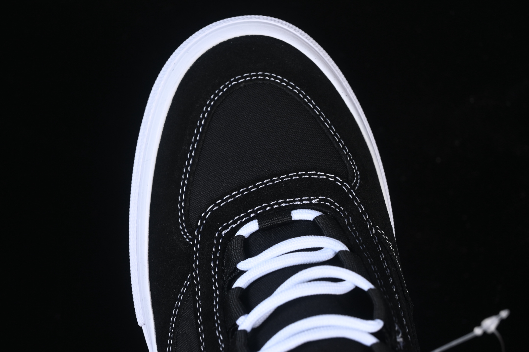 💰180纯原
 Vans Safe Brady Low 万斯高端支线 低帮复古休闲板鞋 VN000EEHBKA
#工艺：硫化1:1（重量1:1、真标、原钢印、材质标、鞋型标、合格证）
尺码：35 36 36.5 37 38 38.5 39 40 40.5 41 42 42.5 43 44 M.C3