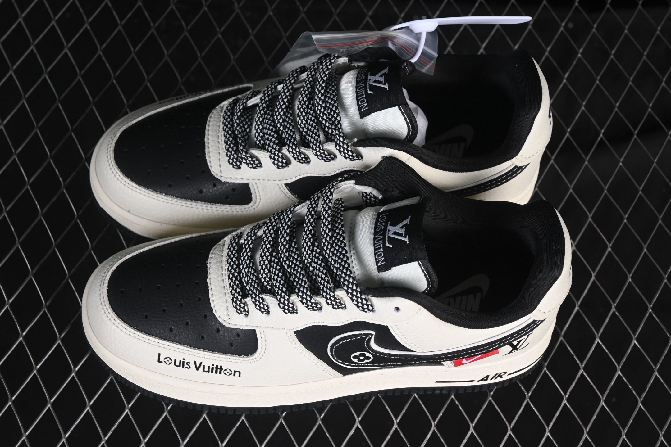 💰280纯原
Nike Air Force 1'07 Low LV联名 米黑印花 空军一号低帮休闲板鞋 DD1982-321
#原楦头原纸板 原装鞋盒 定制五金配件 内置全掌气垫 原厂鞋底 
尺码：36 36.5 37.5 38 38.5 39 40 40.5 41 42 42.5 43 44 44.5 45 9.D4