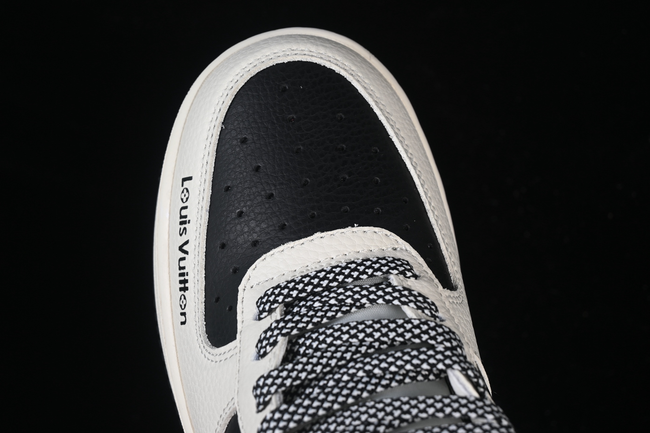 💰280纯原
Nike Air Force 1'07 Low LV联名 米黑印花 空军一号低帮休闲板鞋 DD1982-321
#原楦头原纸板 原装鞋盒 定制五金配件 内置全掌气垫 原厂鞋底 
尺码：36 36.5 37.5 38 38.5 39 40 40.5 41 42 42.5 43 44 44.5 45 9.D4