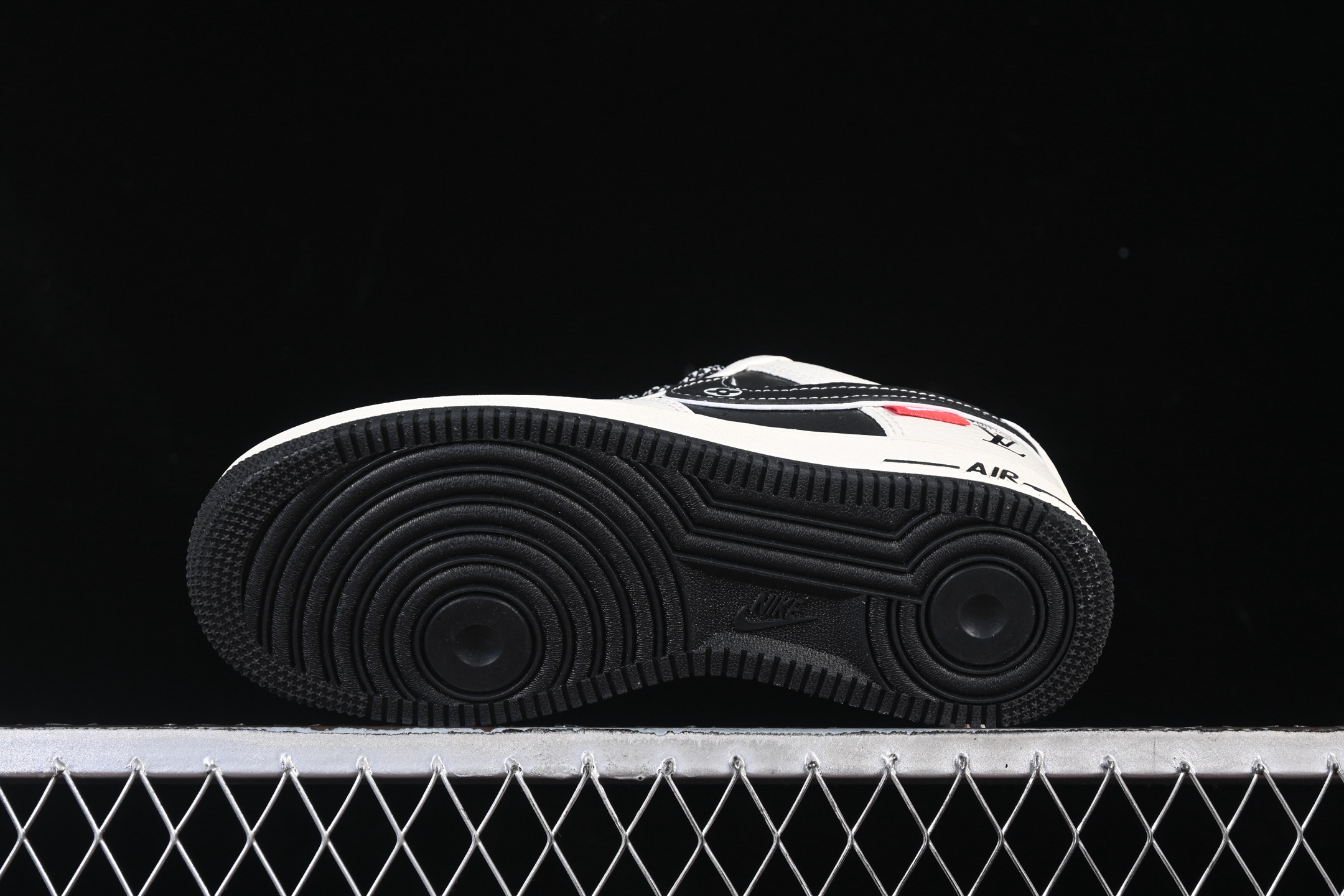 💰280纯原
Nike Air Force 1'07 Low LV联名 米黑印花 空军一号低帮休闲板鞋 DD1982-321
#原楦头原纸板 原装鞋盒 定制五金配件 内置全掌气垫 原厂鞋底 
尺码：36 36.5 37.5 38 38.5 39 40 40.5 41 42 42.5 43 44 44.5 45 9.D4