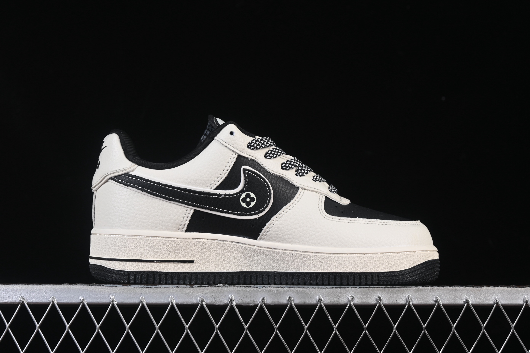 💰280纯原
Nike Air Force 1'07 Low LV联名 米黑印花 空军一号低帮休闲板鞋 DD1982-321
#原楦头原纸板 原装鞋盒 定制五金配件 内置全掌气垫 原厂鞋底 
尺码：36 36.5 37.5 38 38.5 39 40 40.5 41 42 42.5 43 44 44.5 45 9.D4