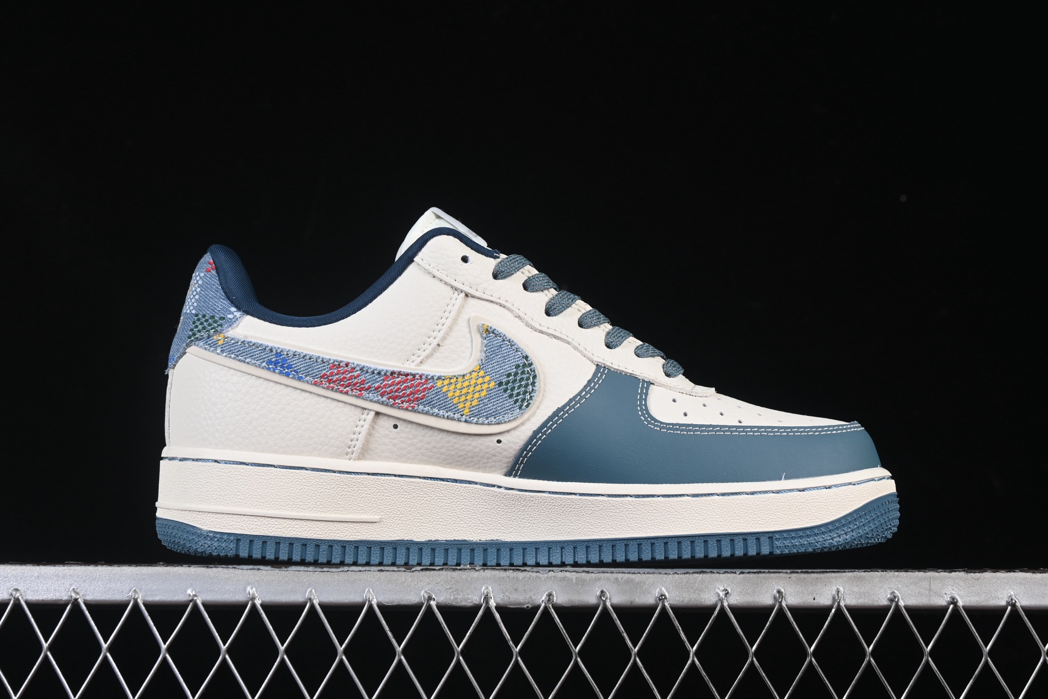 💰300纯原
Nike Air Force 1'07 Low LV联名 拼接彩勾 空军一号低帮休闲板鞋 DD1982-301
#原楦头原纸板 原装鞋盒 定制五金配件 内置全掌气垫 原厂鞋底
尺码：36 36.5 37.5 38 38.5 39 40 40.5 41 42 42.5 43 44 44.5 45 9.D4