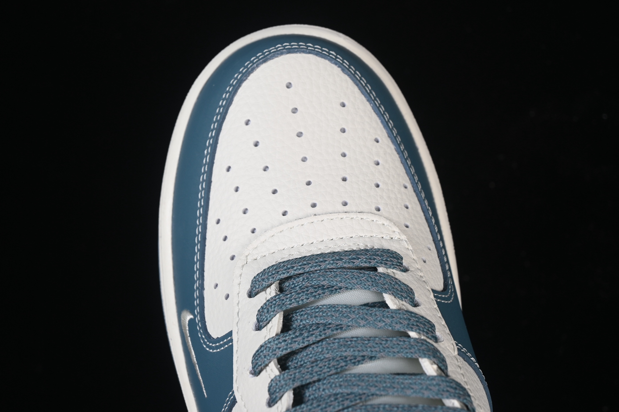 💰300纯原
Nike Air Force 1'07 Low LV联名 拼接彩勾 空军一号低帮休闲板鞋 DD1982-301
#原楦头原纸板 原装鞋盒 定制五金配件 内置全掌气垫 原厂鞋底
尺码：36 36.5 37.5 38 38.5 39 40 40.5 41 42 42.5 43 44 44.5 45 9.D4