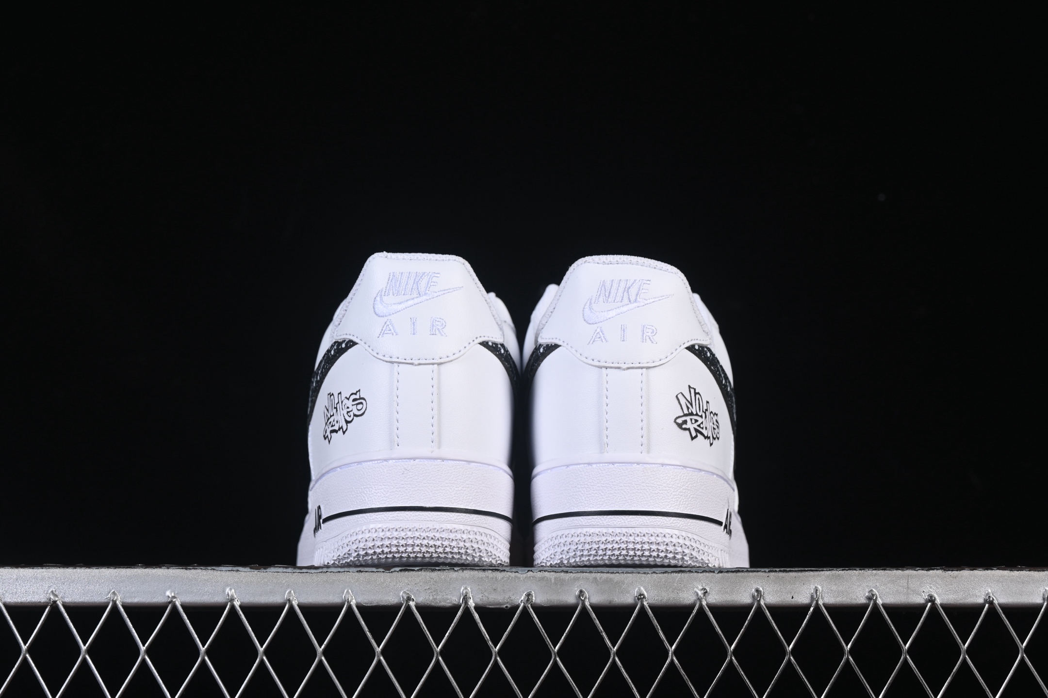 💰300纯原
 Nike Air Force 1'07 Low 二次元主题 星芒轨迹 空军一号低帮休闲板鞋 ZH0316-126
#定制皮料 原厂3D打印 定制鞋盒 原楦原纸板 纯正空军版型 内置全掌气垫
尺码：36 36.5 37.5 38 38.5 39 40 40.5 41 42 42.5 43 44 44.5 45 9.D4