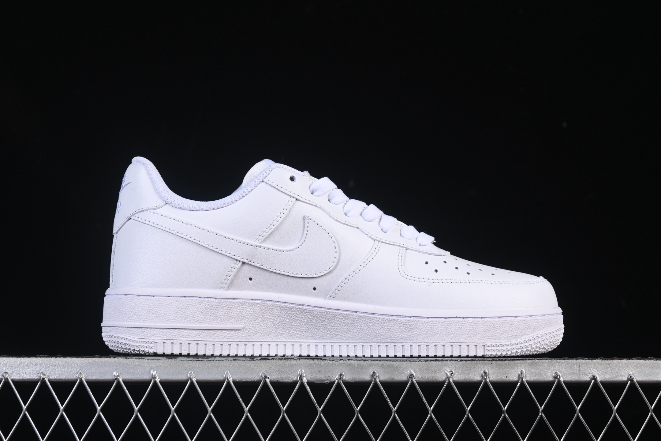💰260纯原
 Nike Air Force 1'07 Low 万圣节主题 空军一号低帮休闲板鞋 FV5159-111
#定制皮料 原楦原纸板 纯正空军版型 内置全掌气垫
尺码：36 36.5 37.5 38 38.5 39 40 40.5 41 42 42.5 43 44 44.5 45 K.D4