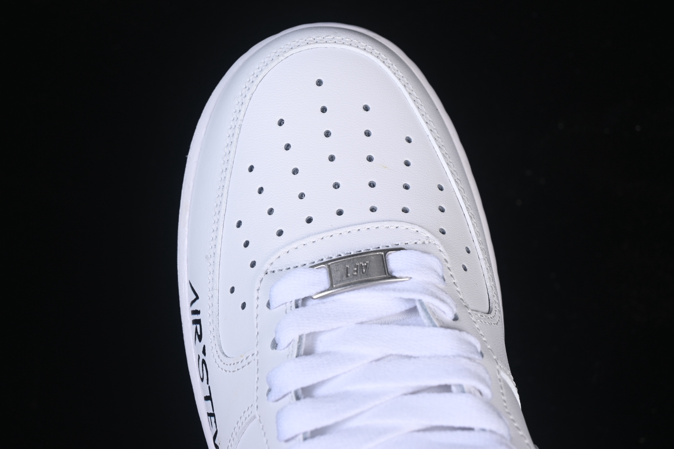 💰260纯原
 Nike Air Force 1'07 Low 万圣节主题 空军一号低帮休闲板鞋 FV5159-111
#定制皮料 原楦原纸板 纯正空军版型 内置全掌气垫
尺码：36 36.5 37.5 38 38.5 39 40 40.5 41 42 42.5 43 44 44.5 45 K.D4