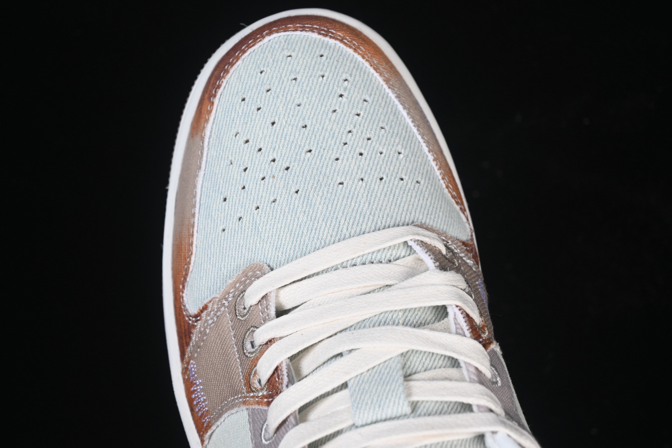 💰200公司级💰240纯原
Air Jordan 1 Low SE "Multi-Color Distressed" AJ1 乔1做旧复古喷墨 低帮文化休闲板鞋 IM6664-991
#采用毛边帆布面板与做旧细节，营造出自然磨损的复古质感。棕、橙、灰等大地色调的覆面与泼墨般的斑驳印记形成鲜明对比，赋予球鞋粗犷的街头风格。
尺码：36 36.5 37.5 38 38.5 39 40 40.5 41 42 42.5 43 44 44.5 45 46 99C3