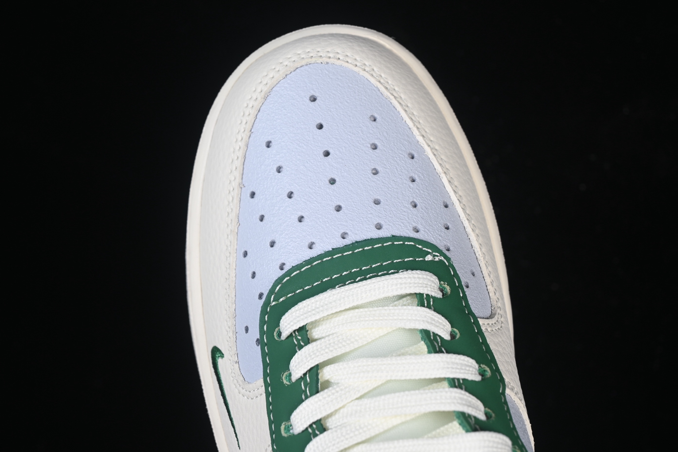 💰300纯原
Nike Air Force 1'07 Low 斯图西联名 米绿勾 空军一号低帮休闲板鞋 DD1982-305
#原楦头原纸板 原装鞋盒 定制五金配件 内置全掌气垫 原厂鞋底 
尺码：36 36.5 37.5 38 38.5 39 40 40.5 41 42 42.5 43 44 44.5 45 9.D4