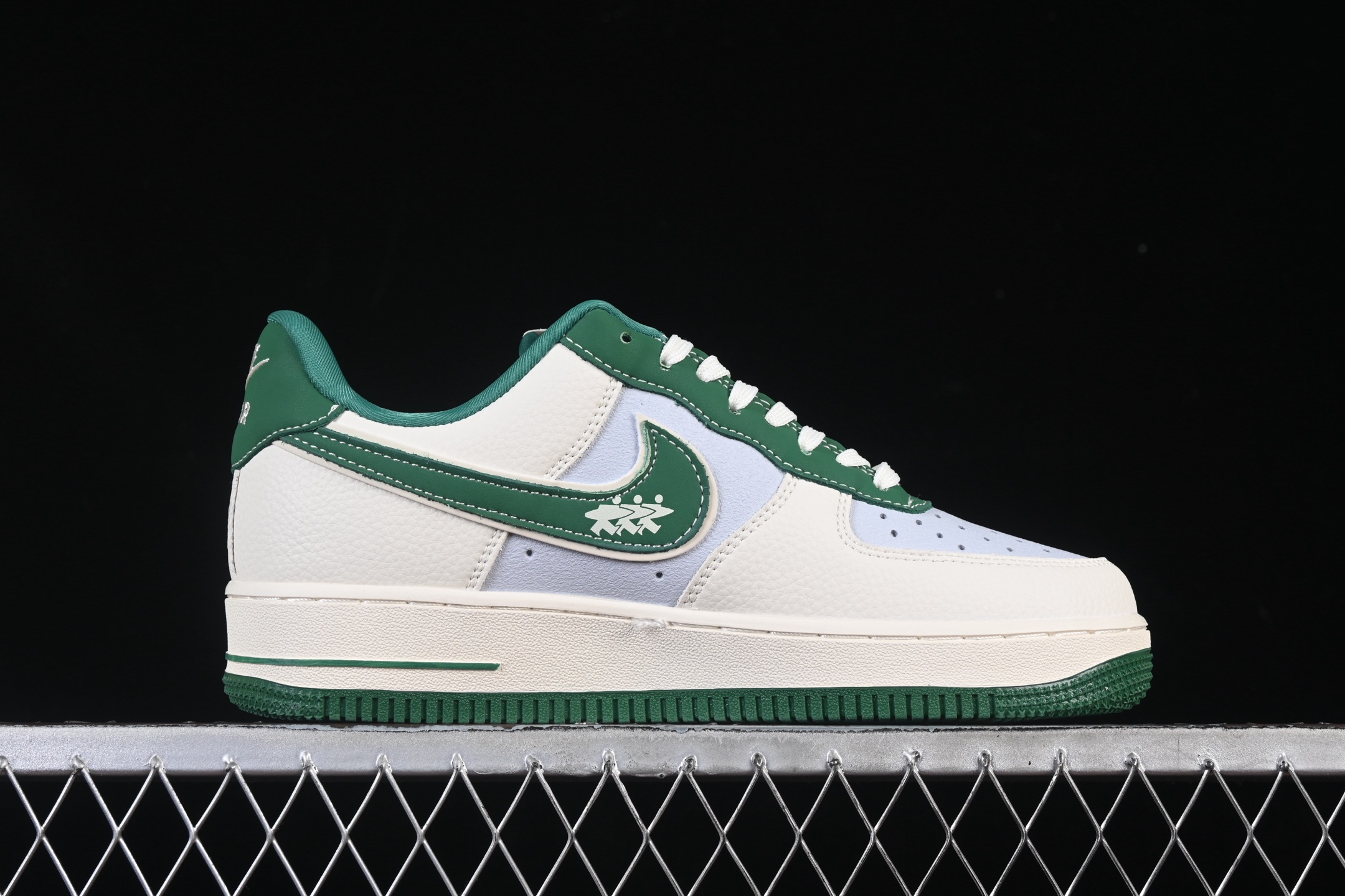 💰300纯原
Nike Air Force 1'07 Low 斯图西联名 米绿勾 空军一号低帮休闲板鞋 DD1982-305
#原楦头原纸板 原装鞋盒 定制五金配件 内置全掌气垫 原厂鞋底 
尺码：36 36.5 37.5 38 38.5 39 40 40.5 41 42 42.5 43 44 44.5 45 9.D4