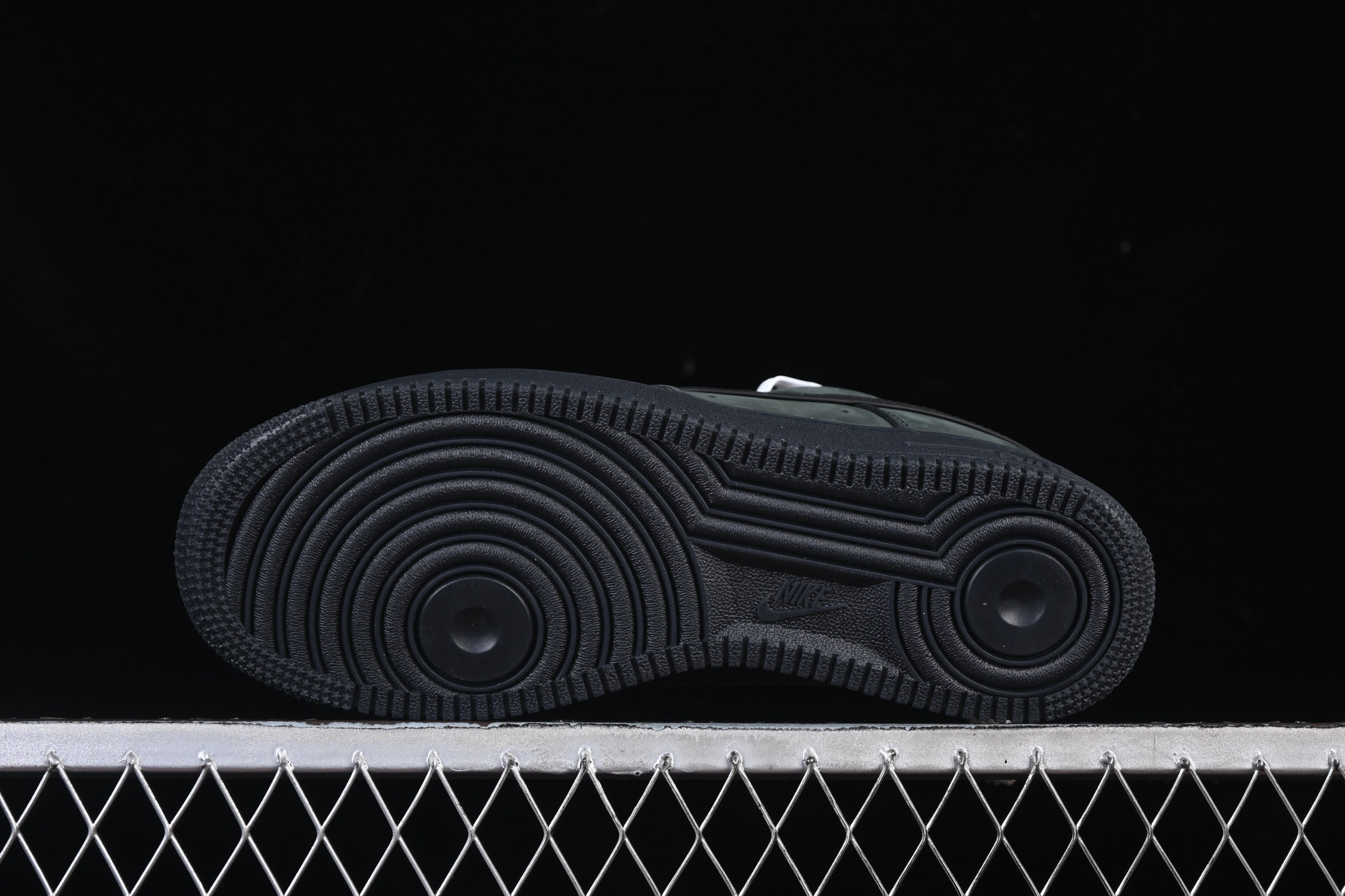 💰280纯原
Nike Air Force 1'07 Low 麂皮 空军一号低帮休闲板鞋 CJ9179-001
#原楦头原纸板 原装鞋盒 内置全掌气垫 原厂鞋底
尺码：36 36.5 37.5 38 38.5 39 40 40.5 41 42 42.5 43 44 44.5 45 K.D4