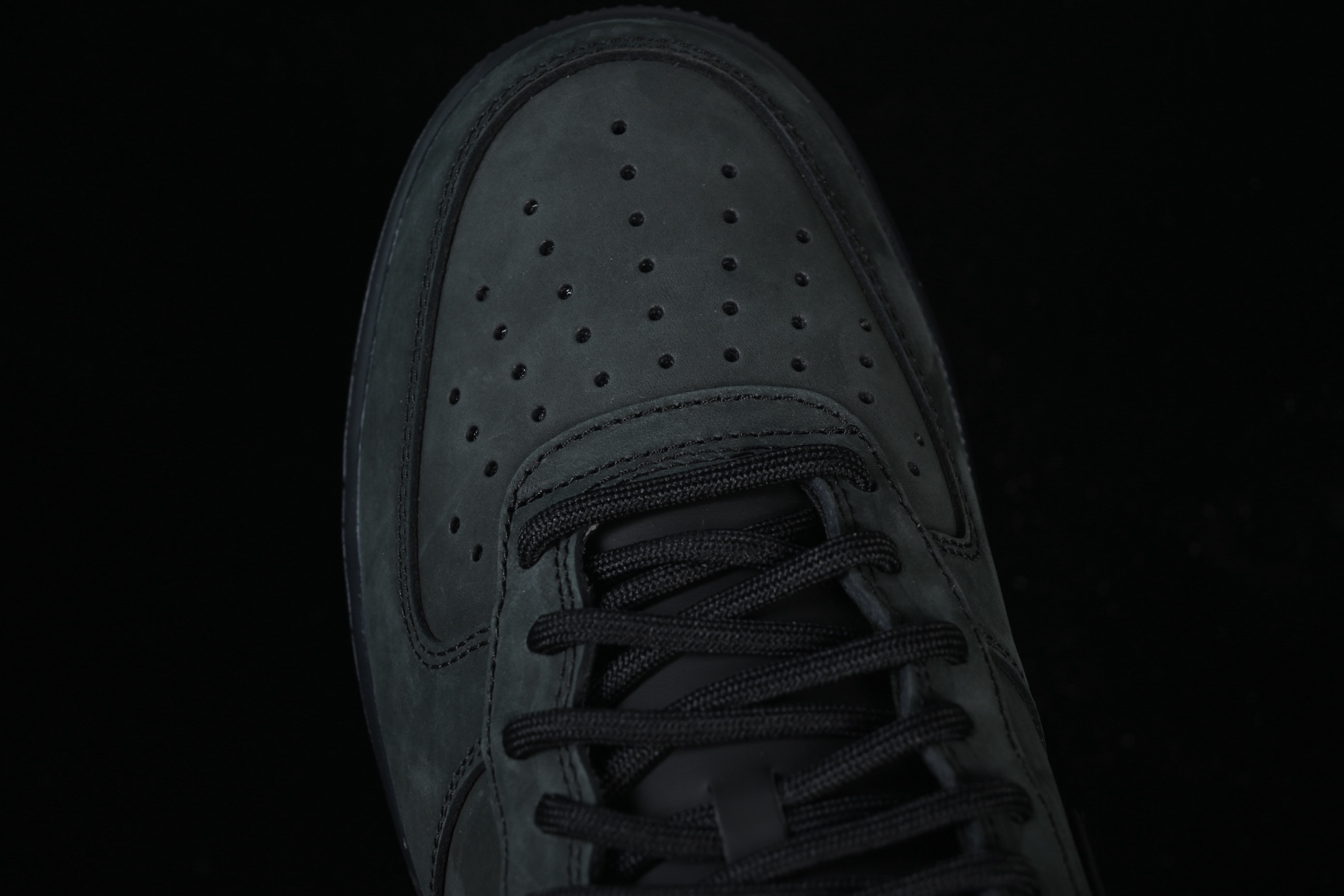 💰280纯原
Nike Air Force 1'07 Low 麂皮 空军一号低帮休闲板鞋 CJ9179-001
#原楦头原纸板 原装鞋盒 内置全掌气垫 原厂鞋底
尺码：36 36.5 37.5 38 38.5 39 40 40.5 41 42 42.5 43 44 44.5 45 K.D4