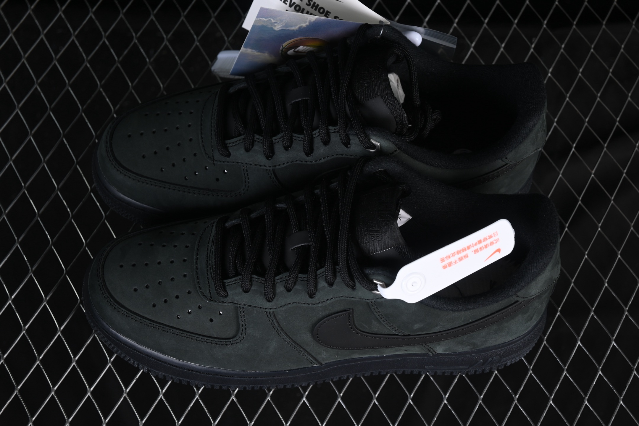 💰280纯原
Nike Air Force 1'07 Low 麂皮 空军一号低帮休闲板鞋 CJ9179-001
#原楦头原纸板 原装鞋盒 内置全掌气垫 原厂鞋底
尺码：36 36.5 37.5 38 38.5 39 40 40.5 41 42 42.5 43 44 44.5 45 K.D4