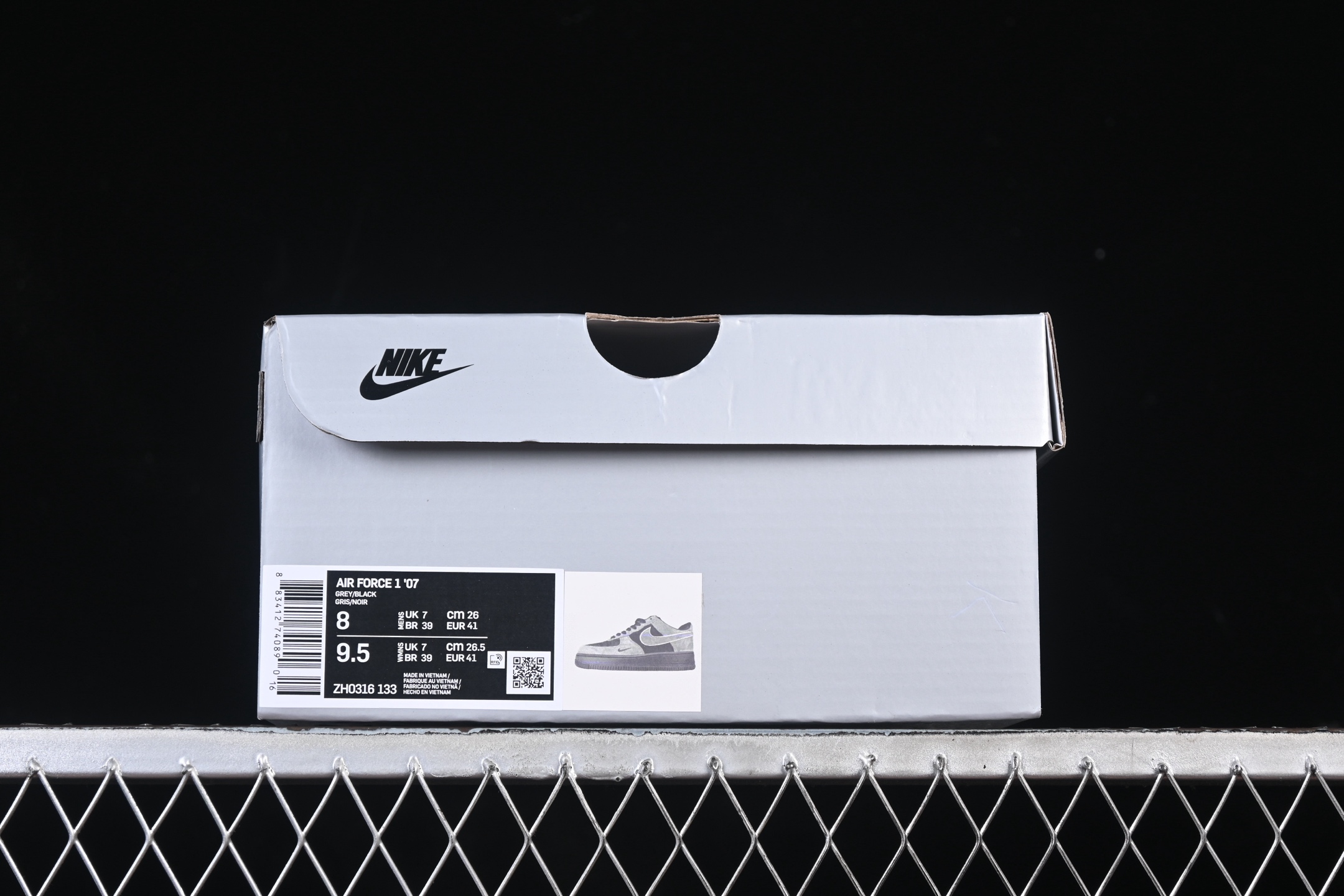 💰300纯原
 Nike Air Force 1'07 Low 灰黑麂皮 空军一号低帮休闲板鞋 ZH0316-133
#定制皮料 原盒原包装 原楦头原纸板 纯正版型 内置全掌气垫
尺码：36 36.5 37.5 38 38.5 39 40 40.5 41 42 42.5 43 44 44.5 45 9.D4