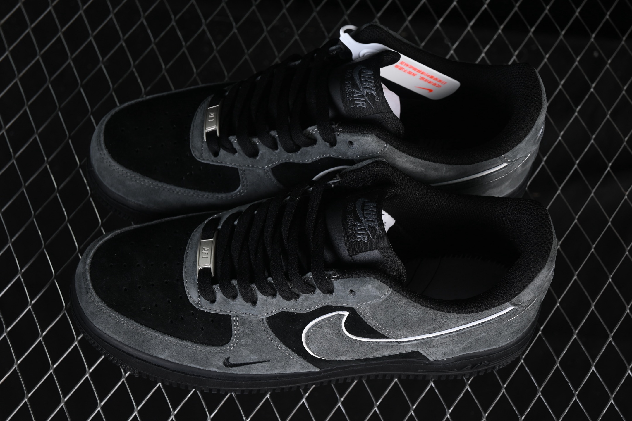 💰300纯原
 Nike Air Force 1'07 Low 灰黑麂皮 空军一号低帮休闲板鞋 ZH0316-133
#定制皮料 原盒原包装 原楦头原纸板 纯正版型 内置全掌气垫
尺码：36 36.5 37.5 38 38.5 39 40 40.5 41 42 42.5 43 44 44.5 45 9.D4