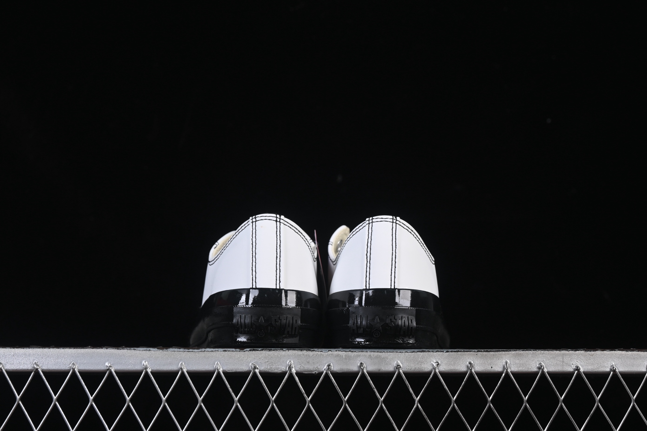 💰140纯原
 Converse All Star Squaretoe OX 匡威日产方头简约百搭舒适低帮帆布鞋 1SE783
#鞋款整体平衡感做得很好，简约又自然，让人不觉得会轻易过时。
尺码：35 36 36.5 37 37.5 38 39 39.5 40 41 41.5 42 42.5 43 44 M.C3