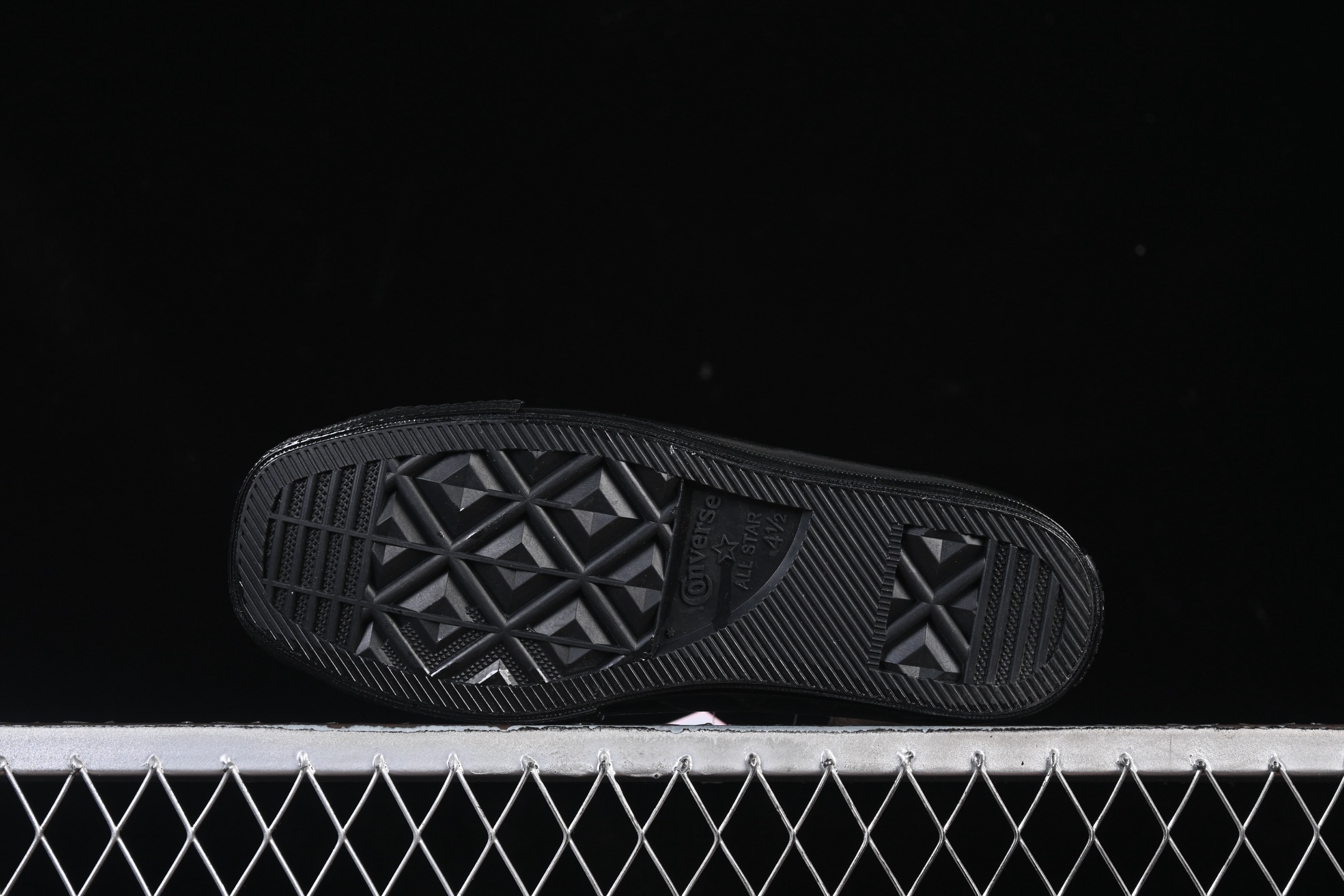 💰140纯原
 Converse All Star Squaretoe OX 匡威日产方头简约百搭舒适低帮帆布鞋 1SE783
#鞋款整体平衡感做得很好，简约又自然，让人不觉得会轻易过时。
尺码：35 36 36.5 37 37.5 38 39 39.5 40 41 41.5 42 42.5 43 44 M.C3