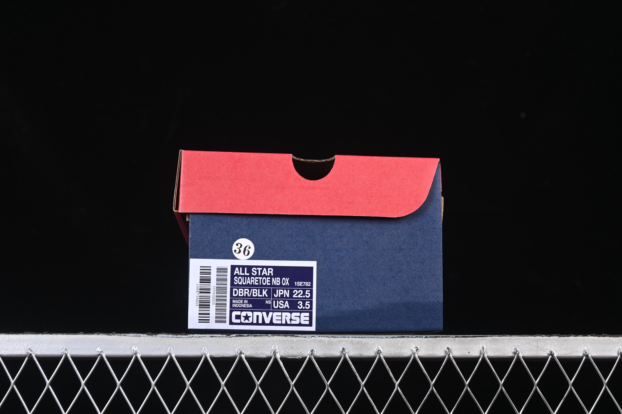 💰140纯原
 Converse All Star Squaretoe OX 匡威日产方头简约百搭舒适低帮帆布鞋 1SE782
#鞋款整体平衡感做得很好，简约又自然，让人不觉得会轻易过时。
尺码：35 36 36.5 37 37.5 38 39 39.5 40 41 41.5 42 42.5 43 44 M.C3