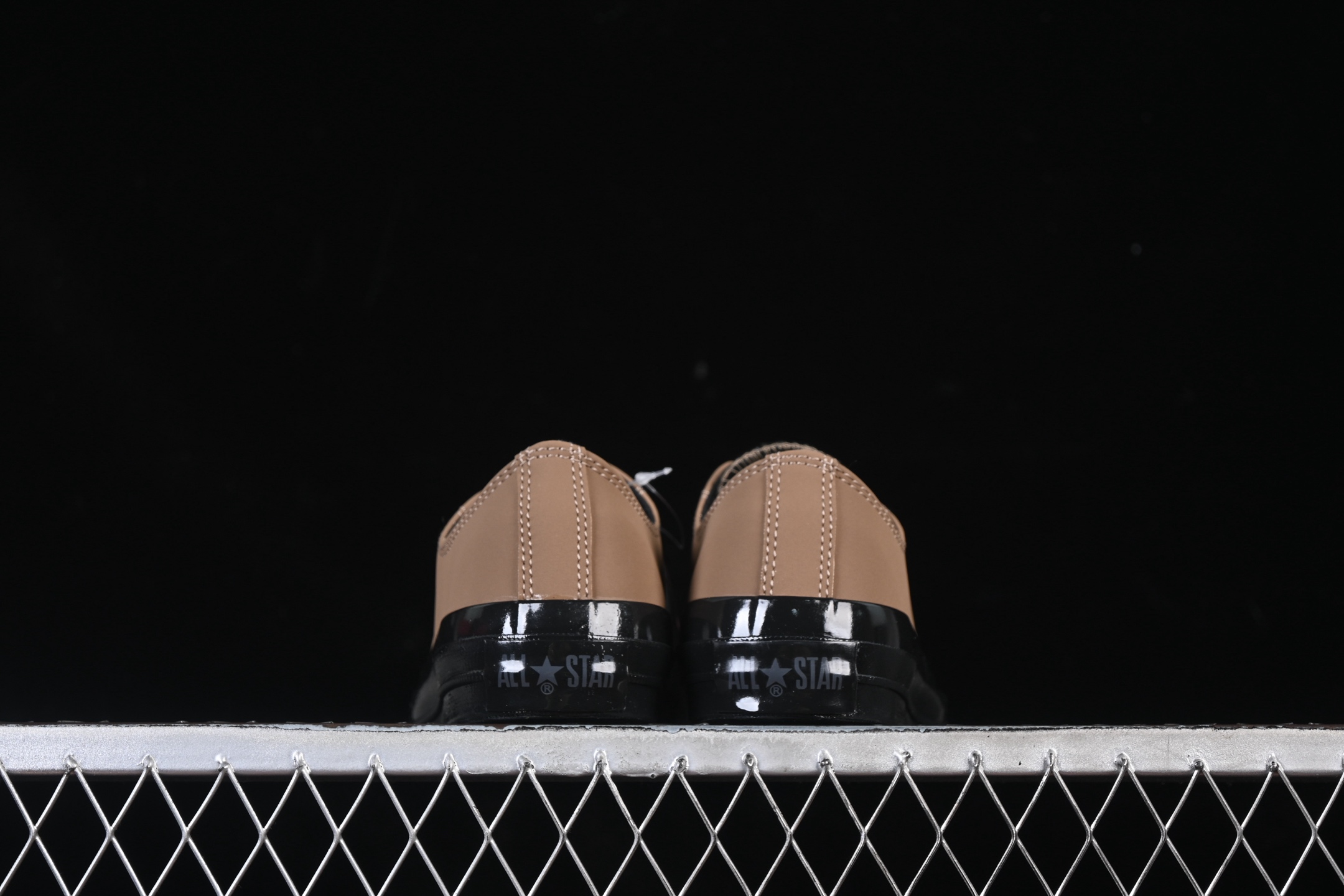 💰140纯原
 Converse All Star Squaretoe OX 匡威日产方头简约百搭舒适低帮帆布鞋 1SE782
#鞋款整体平衡感做得很好，简约又自然，让人不觉得会轻易过时。
尺码：35 36 36.5 37 37.5 38 39 39.5 40 41 41.5 42 42.5 43 44 M.C3