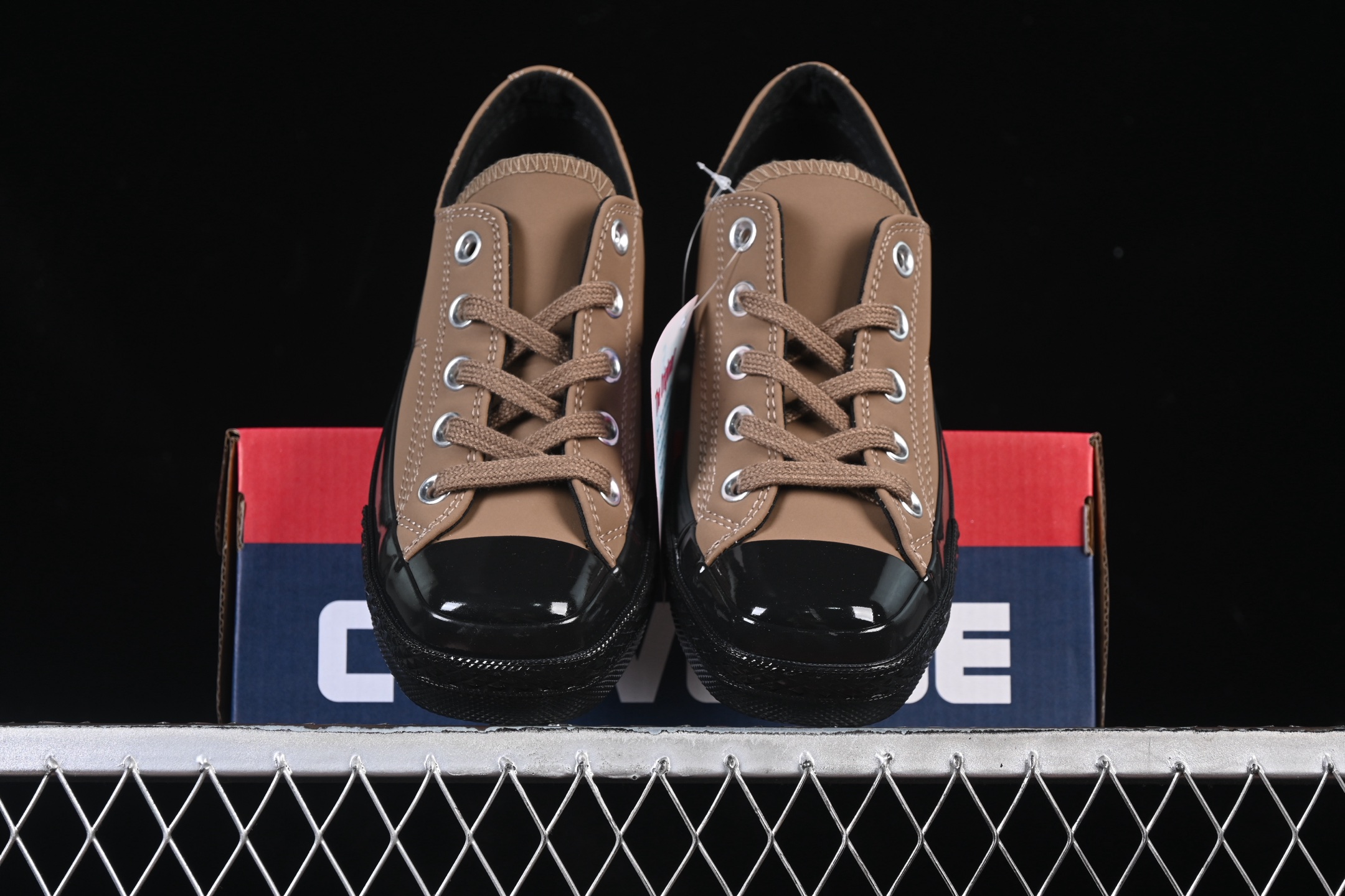 💰140纯原
 Converse All Star Squaretoe OX 匡威日产方头简约百搭舒适低帮帆布鞋 1SE782
#鞋款整体平衡感做得很好，简约又自然，让人不觉得会轻易过时。
尺码：35 36 36.5 37 37.5 38 39 39.5 40 41 41.5 42 42.5 43 44 M.C3