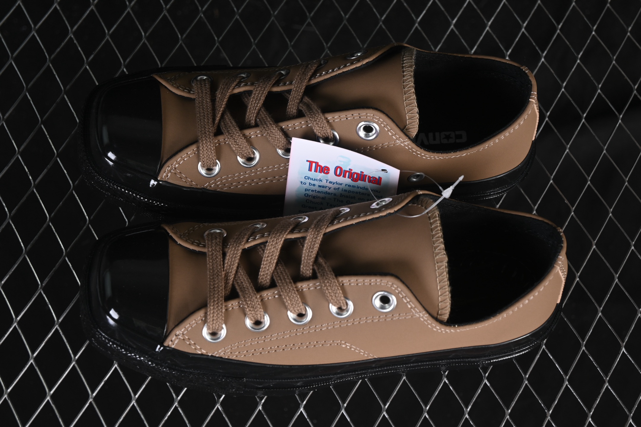 💰140纯原
 Converse All Star Squaretoe OX 匡威日产方头简约百搭舒适低帮帆布鞋 1SE782
#鞋款整体平衡感做得很好，简约又自然，让人不觉得会轻易过时。
尺码：35 36 36.5 37 37.5 38 39 39.5 40 41 41.5 42 42.5 43 44 M.C3