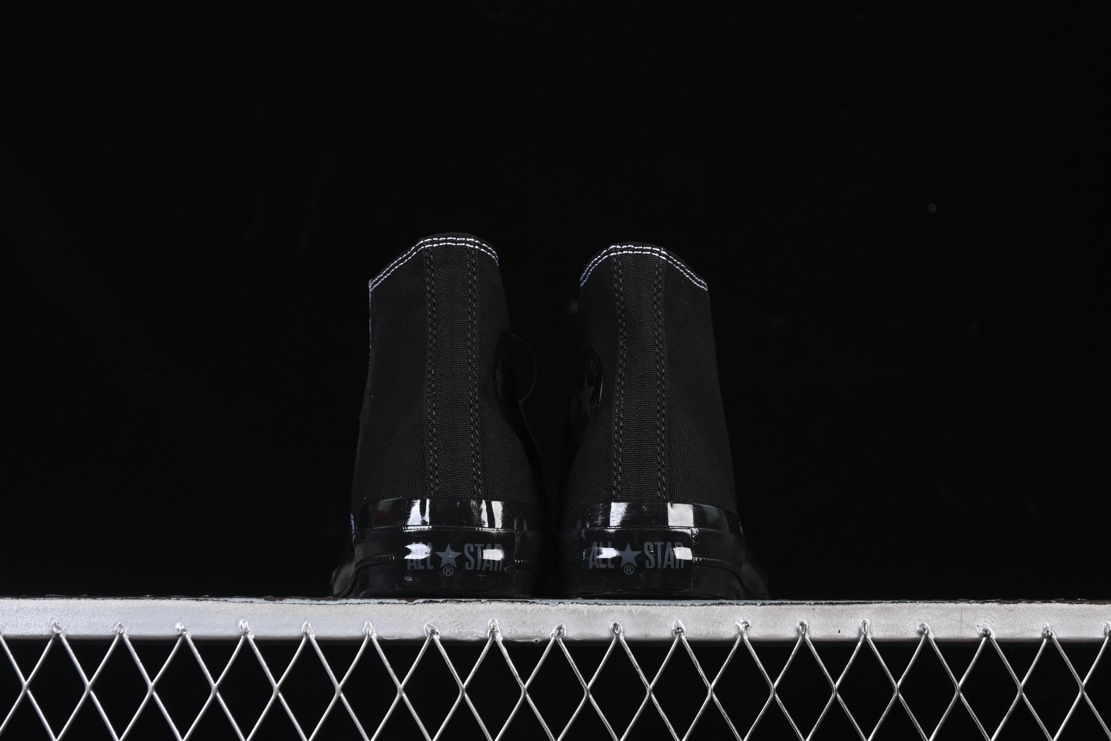 💰130纯原
Converse All Star Squaretoe OX 匡威日产方头简约百搭舒适高帮帆布鞋 1SE730
#鞋款整体平衡感做得很好，简约又自然，让人不觉得会轻易过时。
尺码：35 36 36.5 37 37.5 38 39 39.5 40 41 41.5 42 42.5 43 44 M.C3