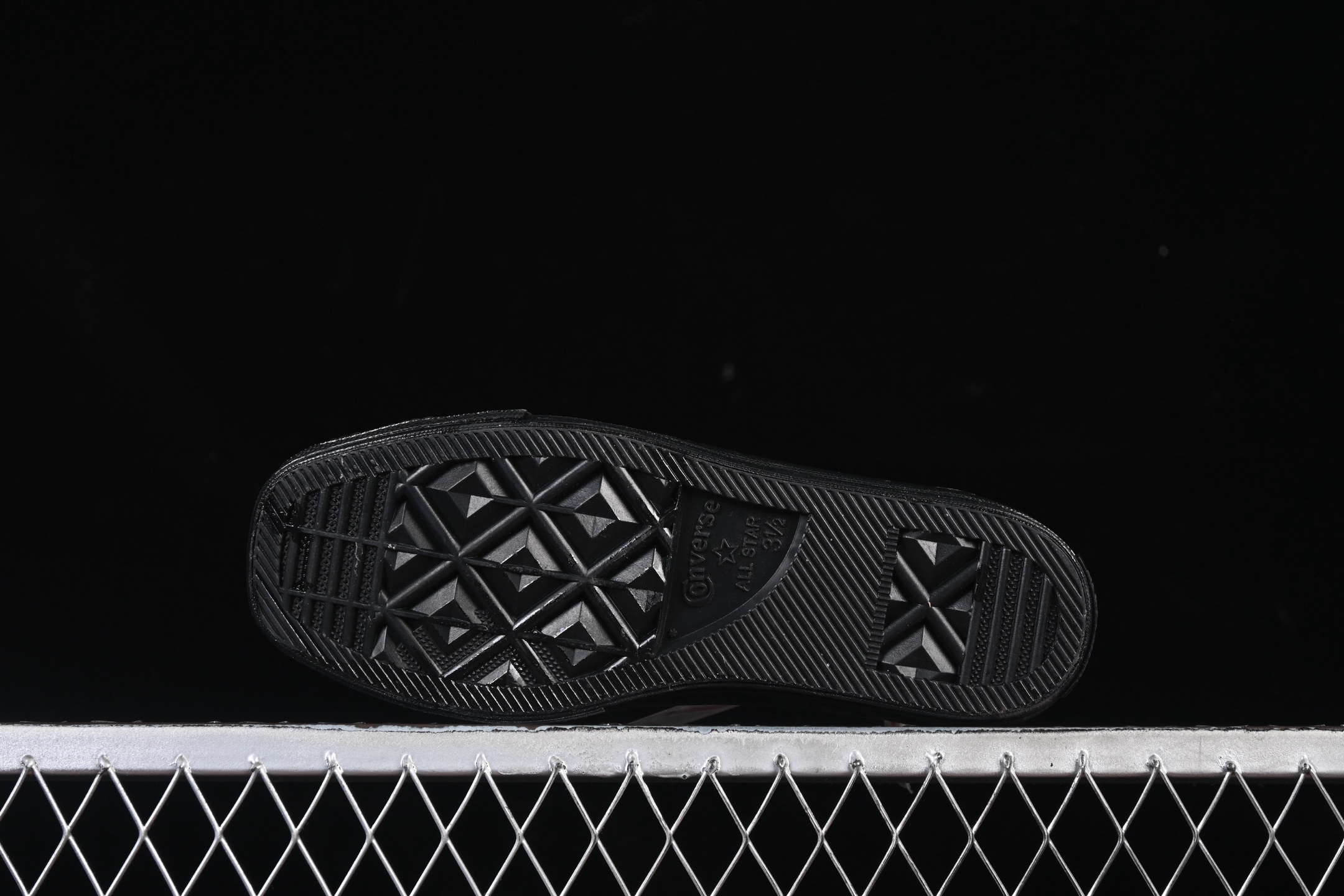 💰130纯原
Converse All Star Squaretoe OX 匡威日产方头简约百搭舒适高帮帆布鞋 1SE730
#鞋款整体平衡感做得很好，简约又自然，让人不觉得会轻易过时。
尺码：35 36 36.5 37 37.5 38 39 39.5 40 41 41.5 42 42.5 43 44 M.C3