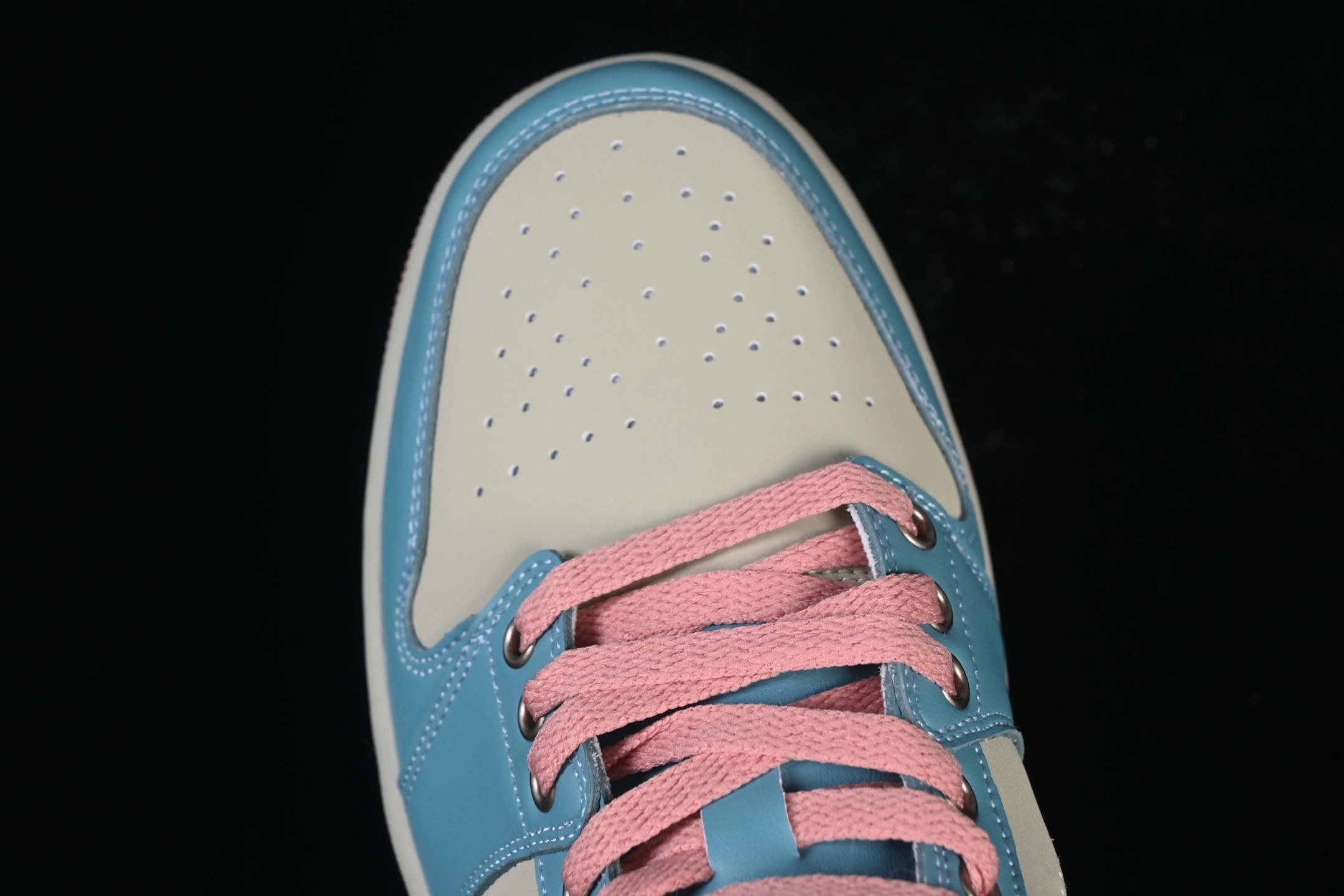 💰200公司级💰240纯原
 Air Jordan 1 Low AJ1 乔1亡灵节 低帮休闲板鞋 IM8120-464
尺码：36 36.5 37.5 38 38.5 39 40 40.5 41 42 42.5 43 44 44.5 45 46 99C3