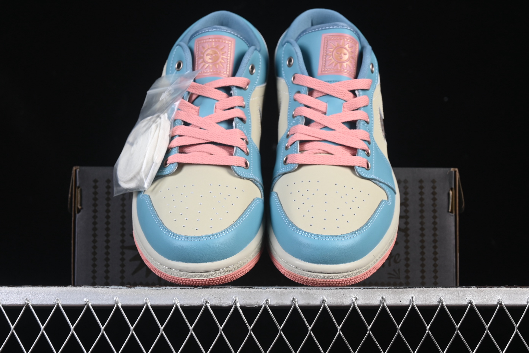 💰200公司级💰240纯原
 Air Jordan 1 Low AJ1 乔1亡灵节 低帮休闲板鞋 IM8120-464
尺码：36 36.5 37.5 38 38.5 39 40 40.5 41 42 42.5 43 44 44.5 45 46 99C3